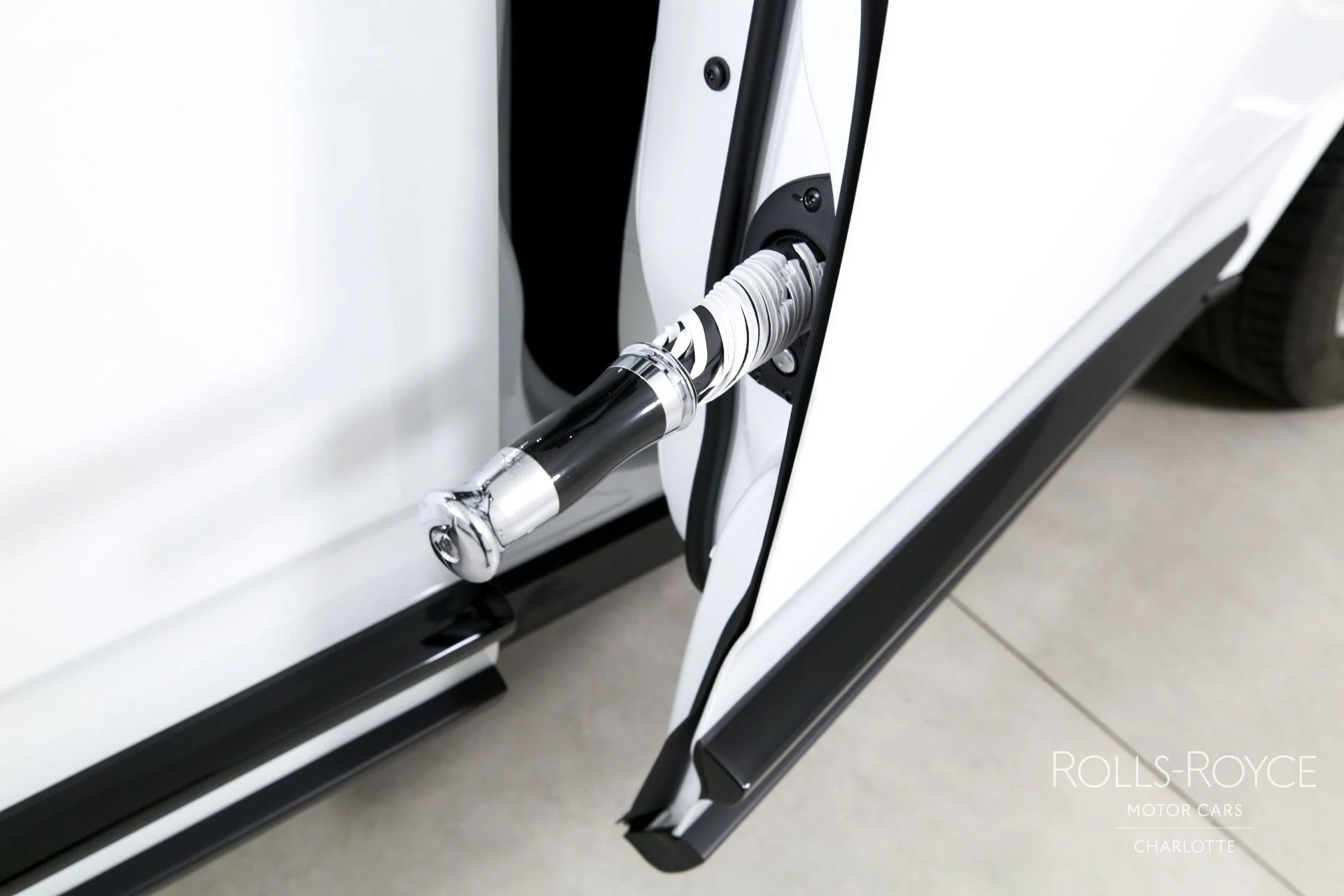 mph025_1610219873_Used_2023_Rolls_Royce_Black_Badge_Cullinan_1769450134_65624ee83c