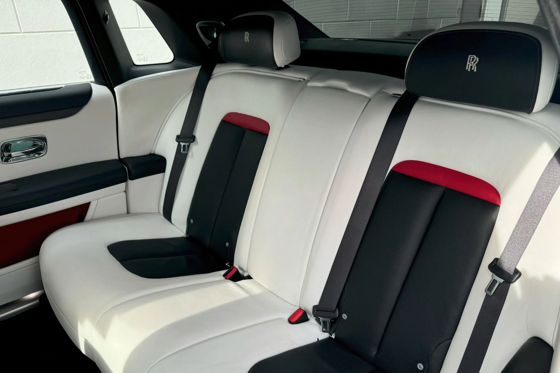 mph025_1611165647_Used_2022_Rolls_Royce_Ghost_1751353922_5bd1fcb7e3