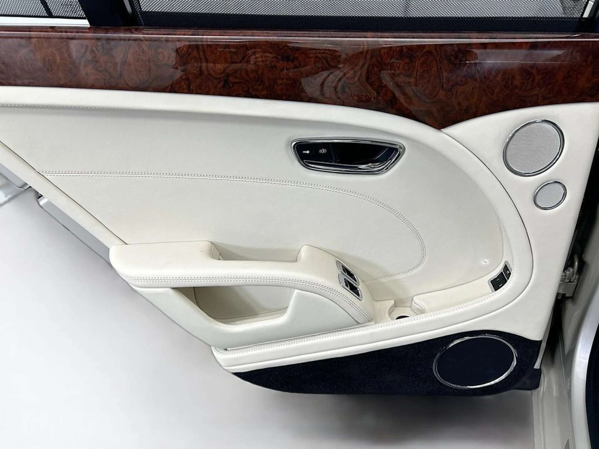 mph025_161324368_used_2016_bentley_mulsanne_4drsedan_8119_22991527_26_1024_5498c16eaf