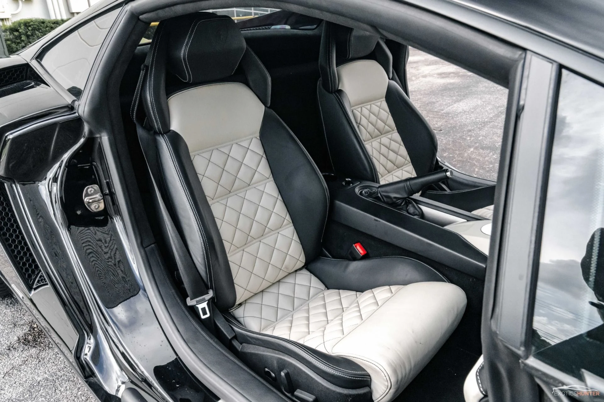 mph025_1620063600_Used_2012_Lamborghini_Gallardo_LP_550_2_w_a_White_Interior_Diamond_Stitch_Reverse_Cam_Front_Lift_1696105908_5b98425be5