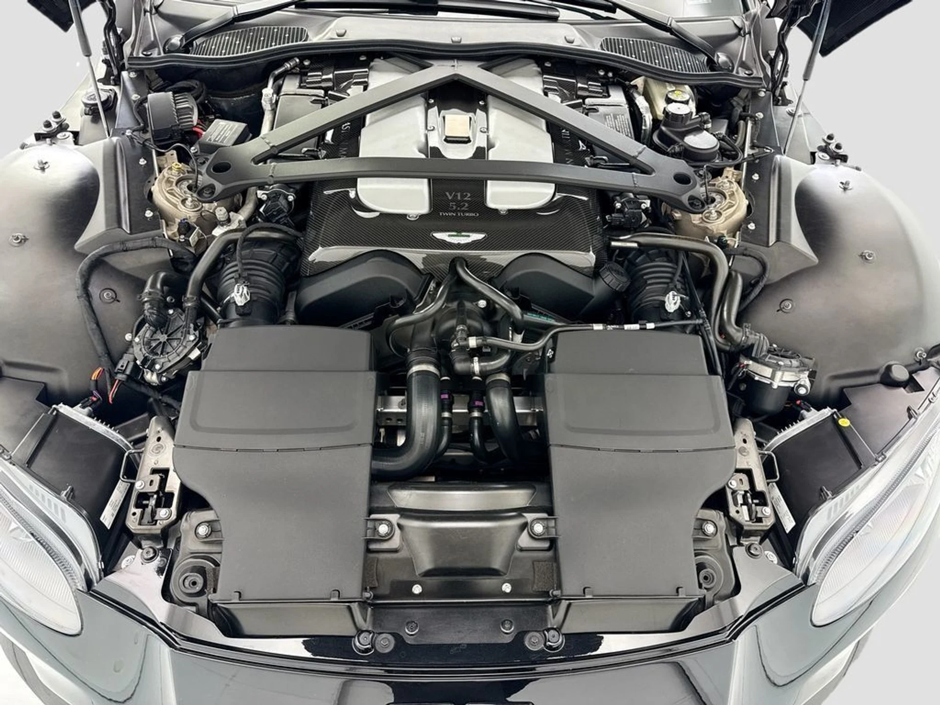 mph025_1626367248_used_2023_aston_martin_vantage_v12coupe_8119_23004338_26_1024_a79d91ade2