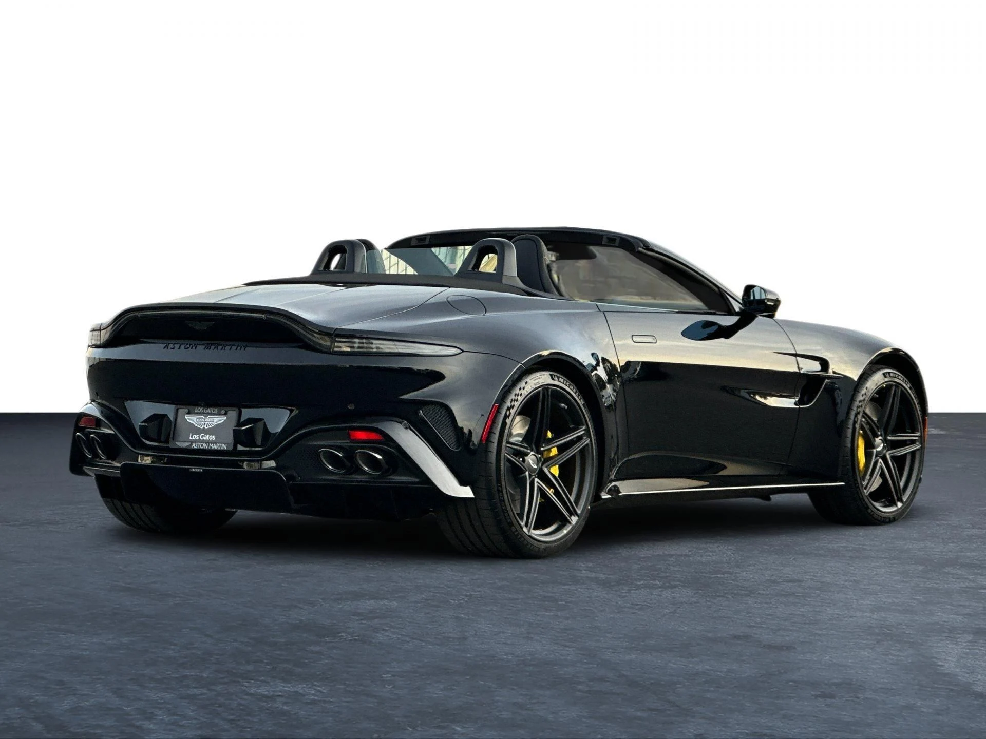 mph025_1636157848_New_2026_Aston_Martin_Vantage_Roadster_1764774710_8f11d4ce4e