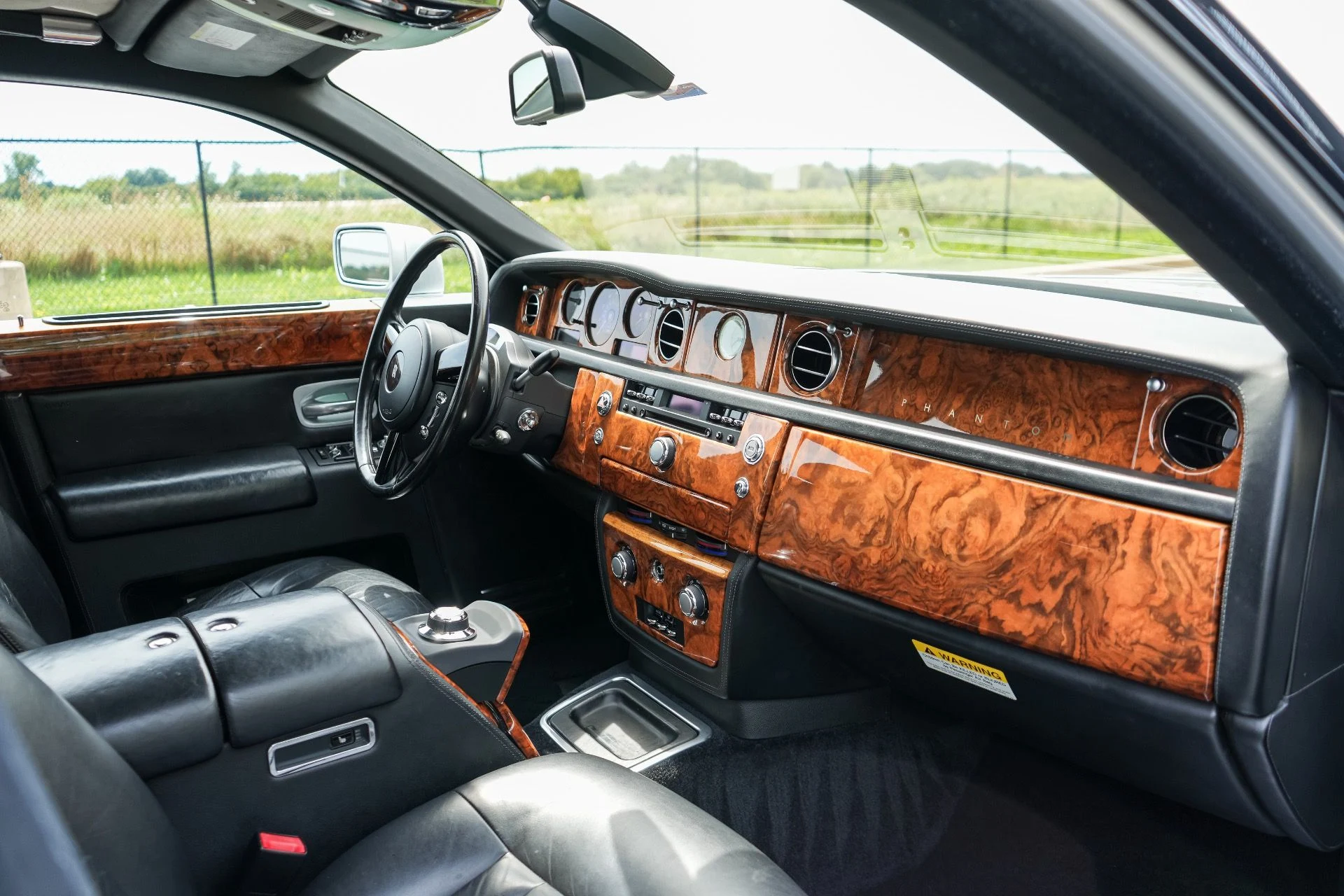 mph025_1636676845_Used_2005_Rolls_Royce_Phantom_1787087643_ca96267241