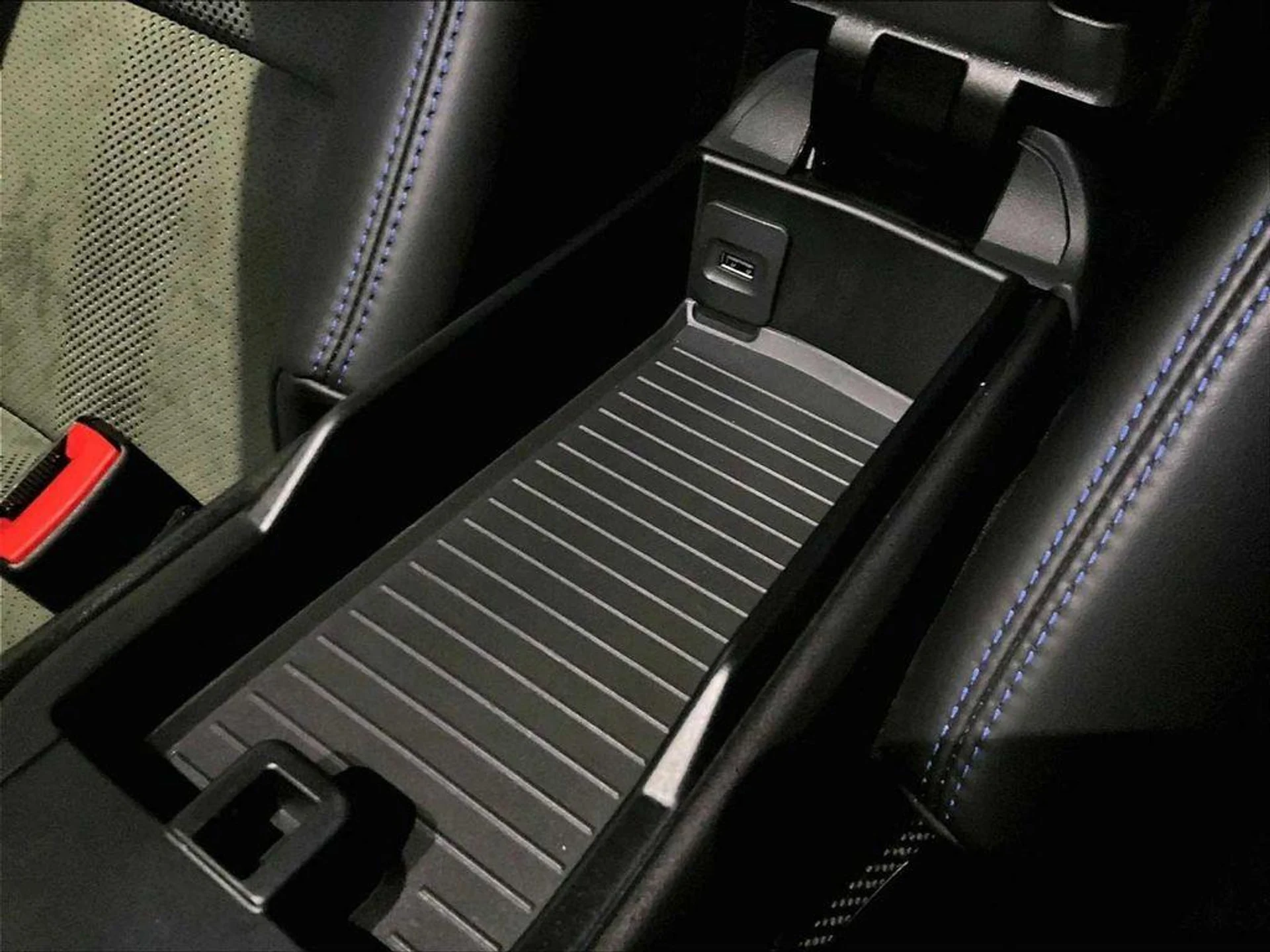 mph025_164877505_Os_7r_zt6_V_Twazk5v3_U_Nwk_C1_Gl_A_0bf87a11e2