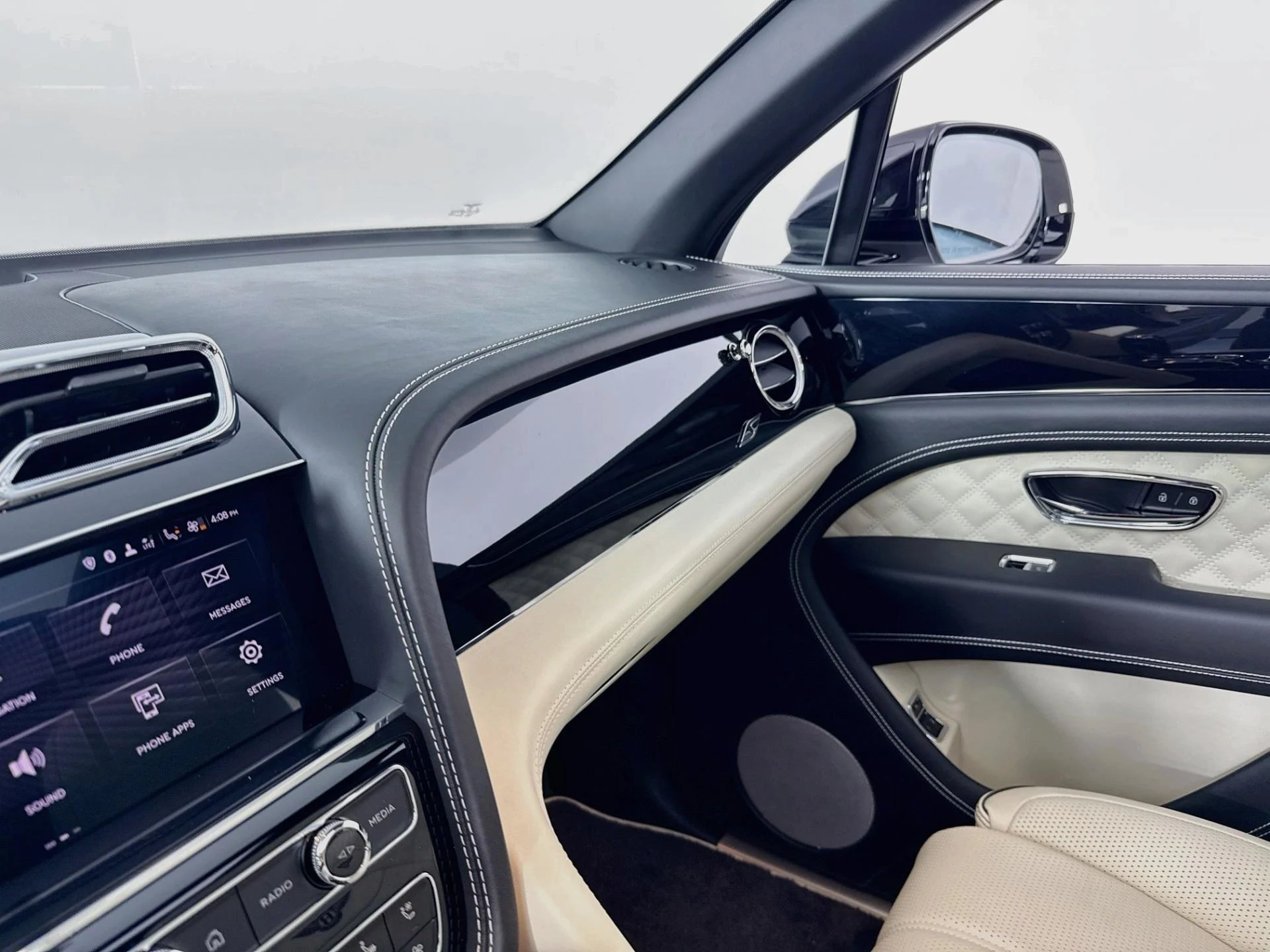 mph025_1654094520_Used_2023_Bentley_Bentayga_S_V8_1791232606_44003a93e4