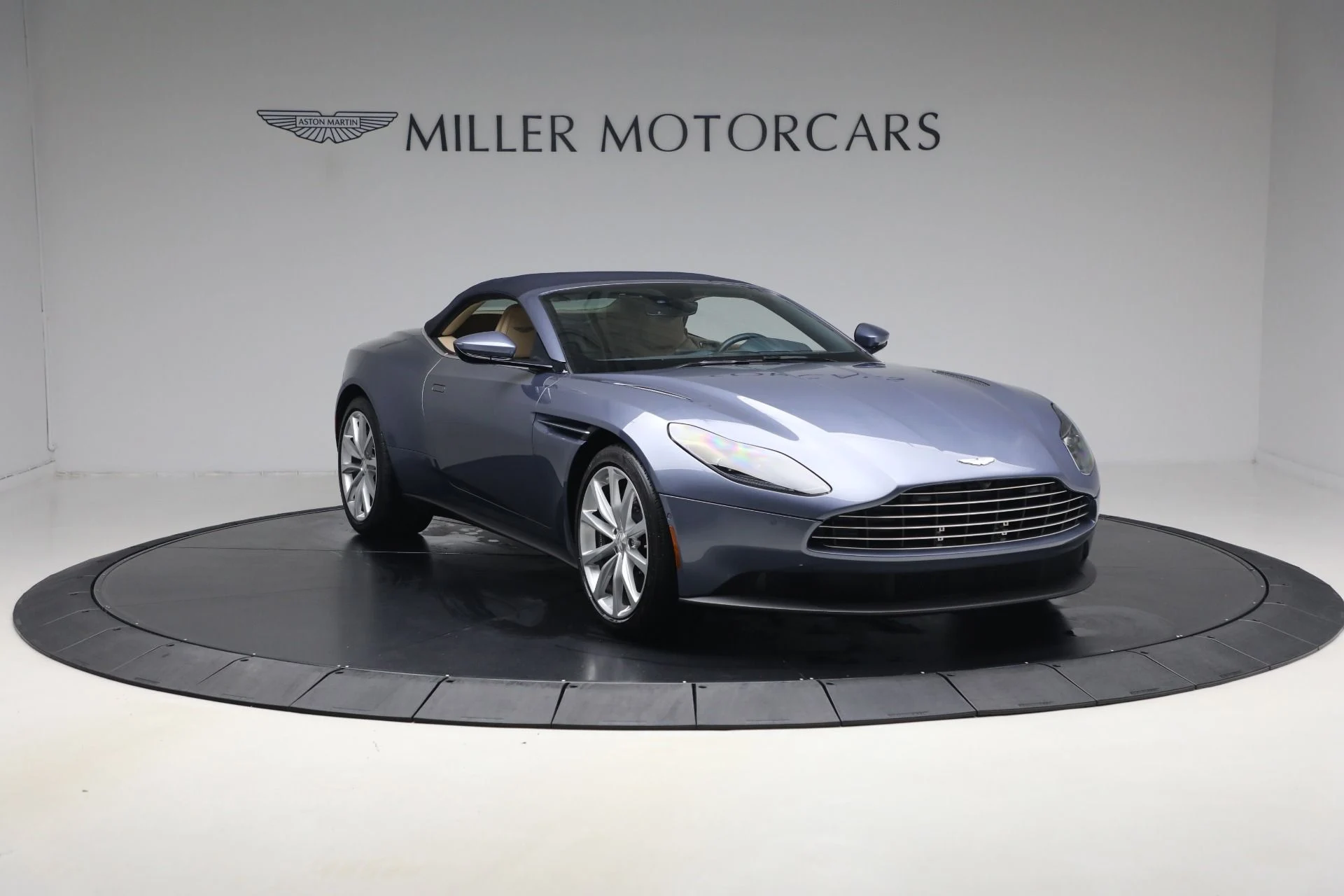 mph025_1656790725_Used_2022_Aston_Martin_DB_11_Volante_1787336414_f3a84040a0