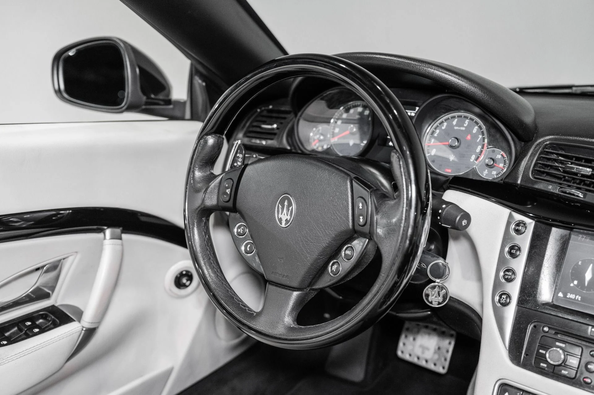 mph025_1660129665_Used_2012_Maserati_Gran_Turismo_1779160237_f8d002125d