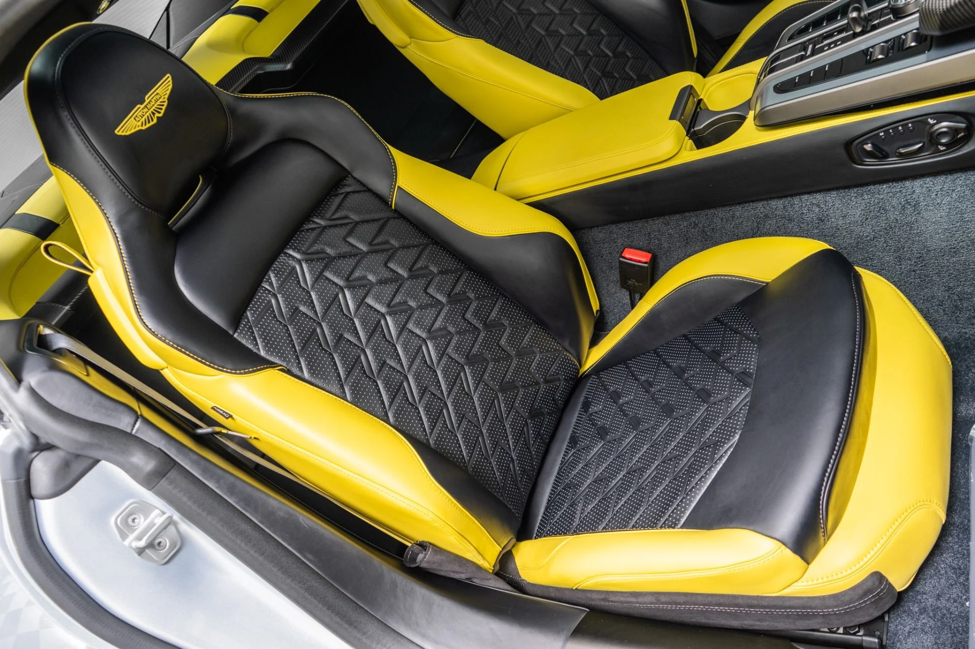 mph025_1660833094_Used_2025_Aston_Martin_Vanquish_Huge_542_K_MSRP_Low_Miles_Extensive_Carbon_Fiber_1786477789_ba543944af