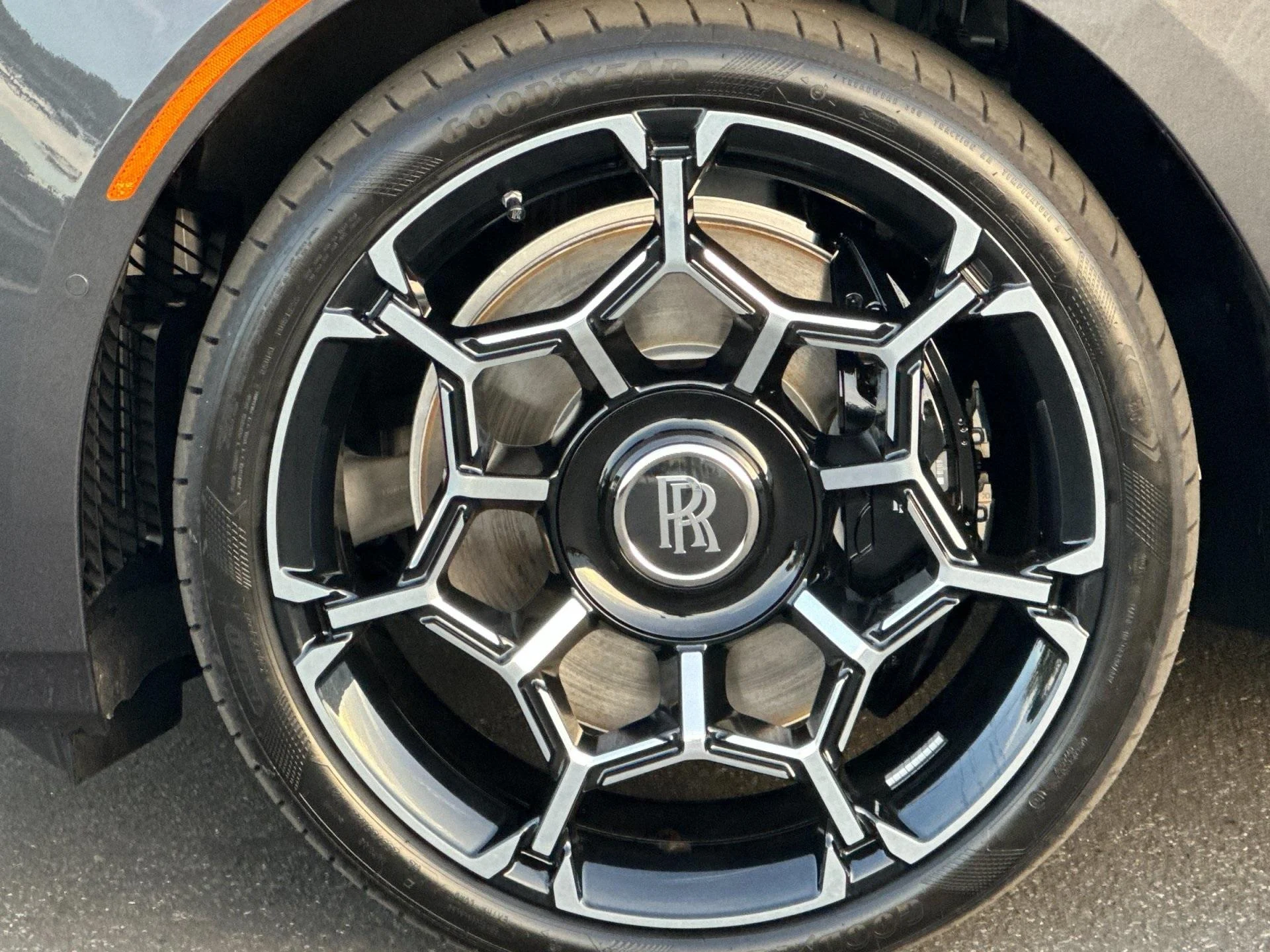 mph025_16753970_New_2026_Rolls_Royce_Black_Badge_Ghost_1764949827_cf8484cbdc