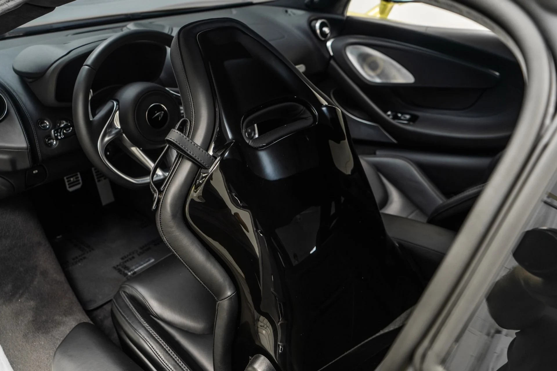 mph025_16759190_Used_2023_Mc_Laren_GT_Luxe_1755029044_7ff1fc0d4e