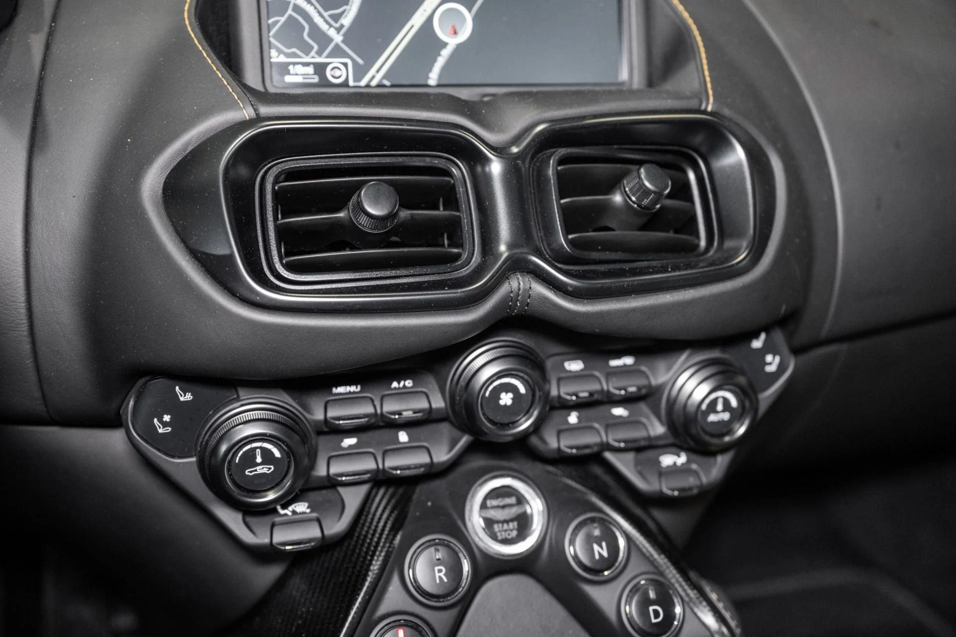 mph025_1676859857_Used_2019_Aston_Martin_Vantage_1765989078_afa3457f80