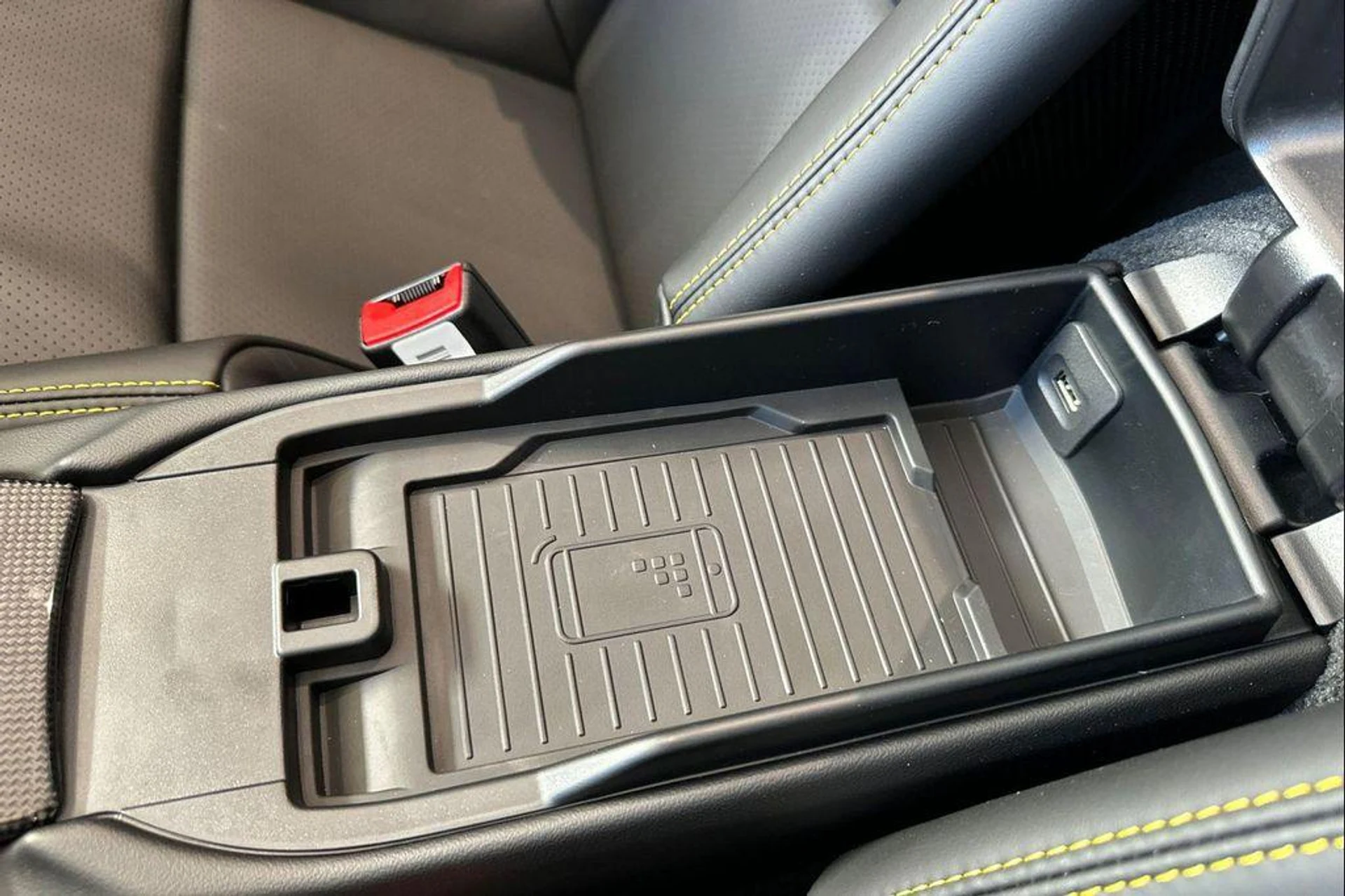 mph025_167977167_g_D1awn3_Cq5_Uu_Rj_Ow_Y5_Vi_Cxc_VO_Zw_eacce1a6d5