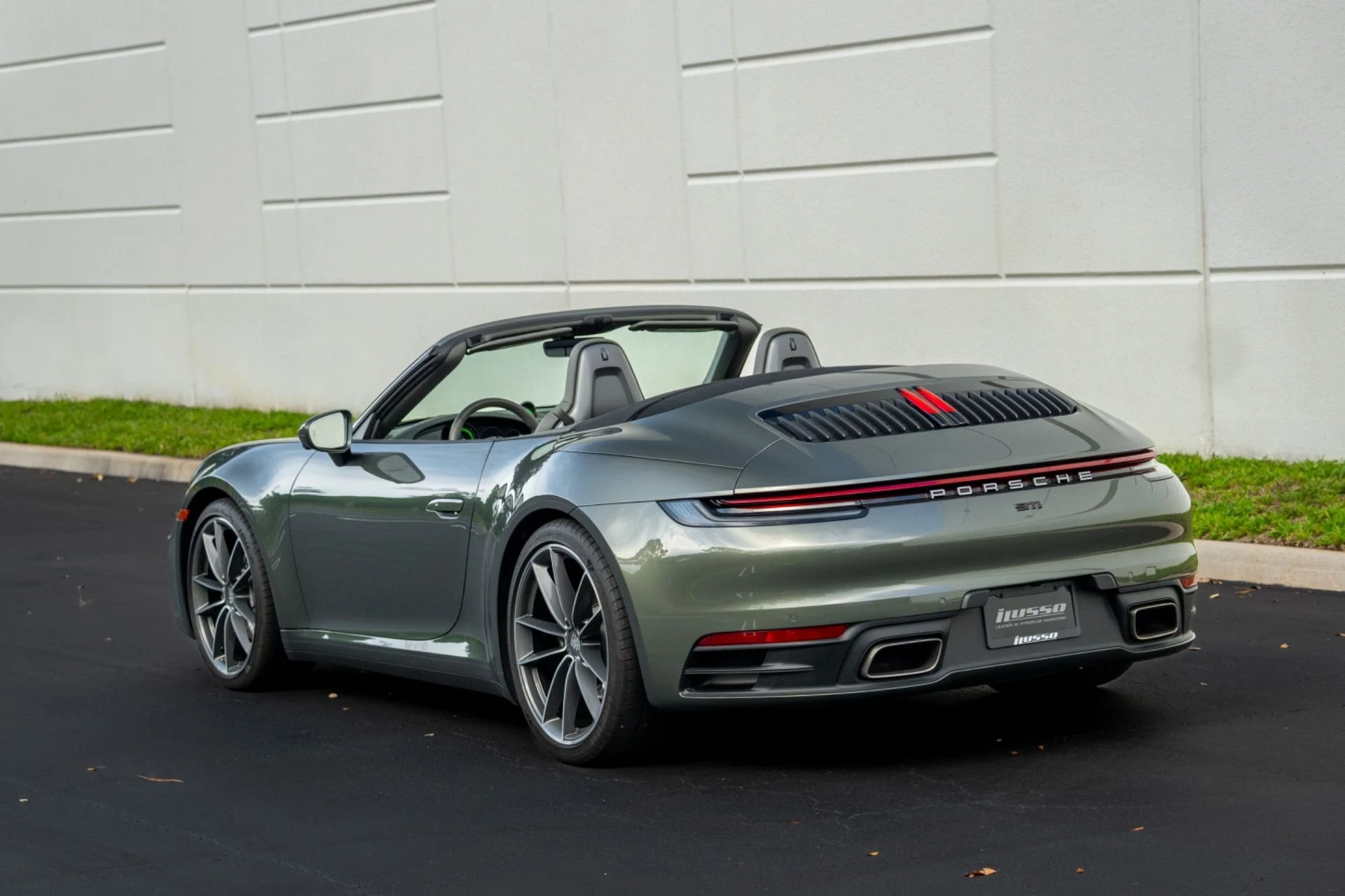 mph025_1682400519_Used_2023_Porsche_911_Carrera_1756439648_62c9a9f8f3