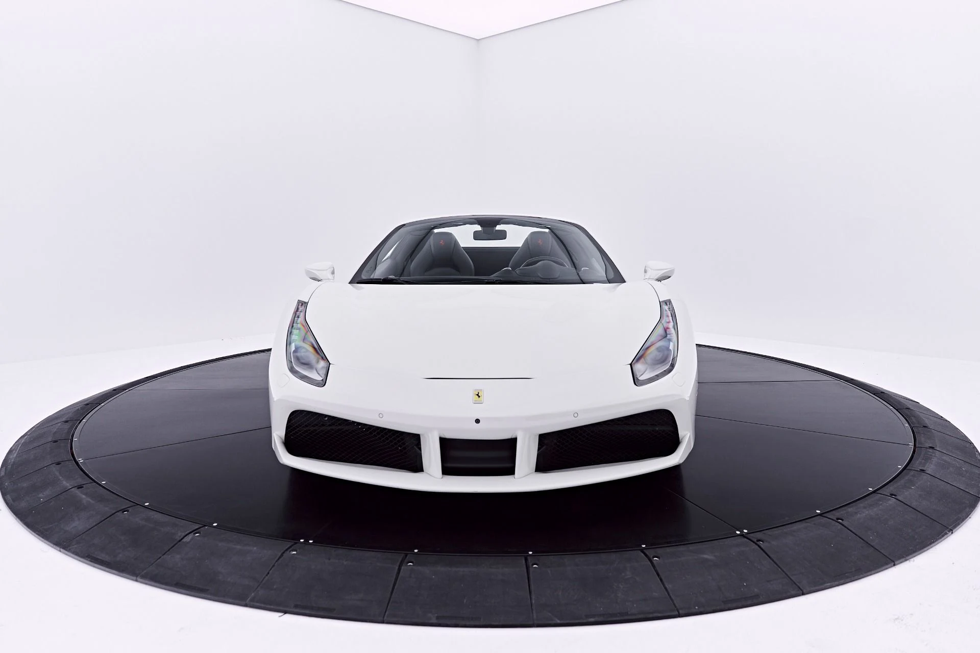 mph025_1699341663_Used_2019_Ferrari_488_Spider_Base_1782196624_496ed24ae5