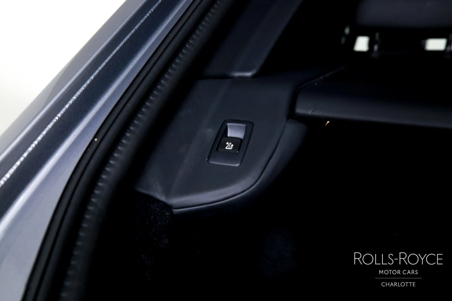 mph025_1705627295_Used_2026_Rolls_Royce_Black_Badge_Cullinan_1771362873_ec990ced0e