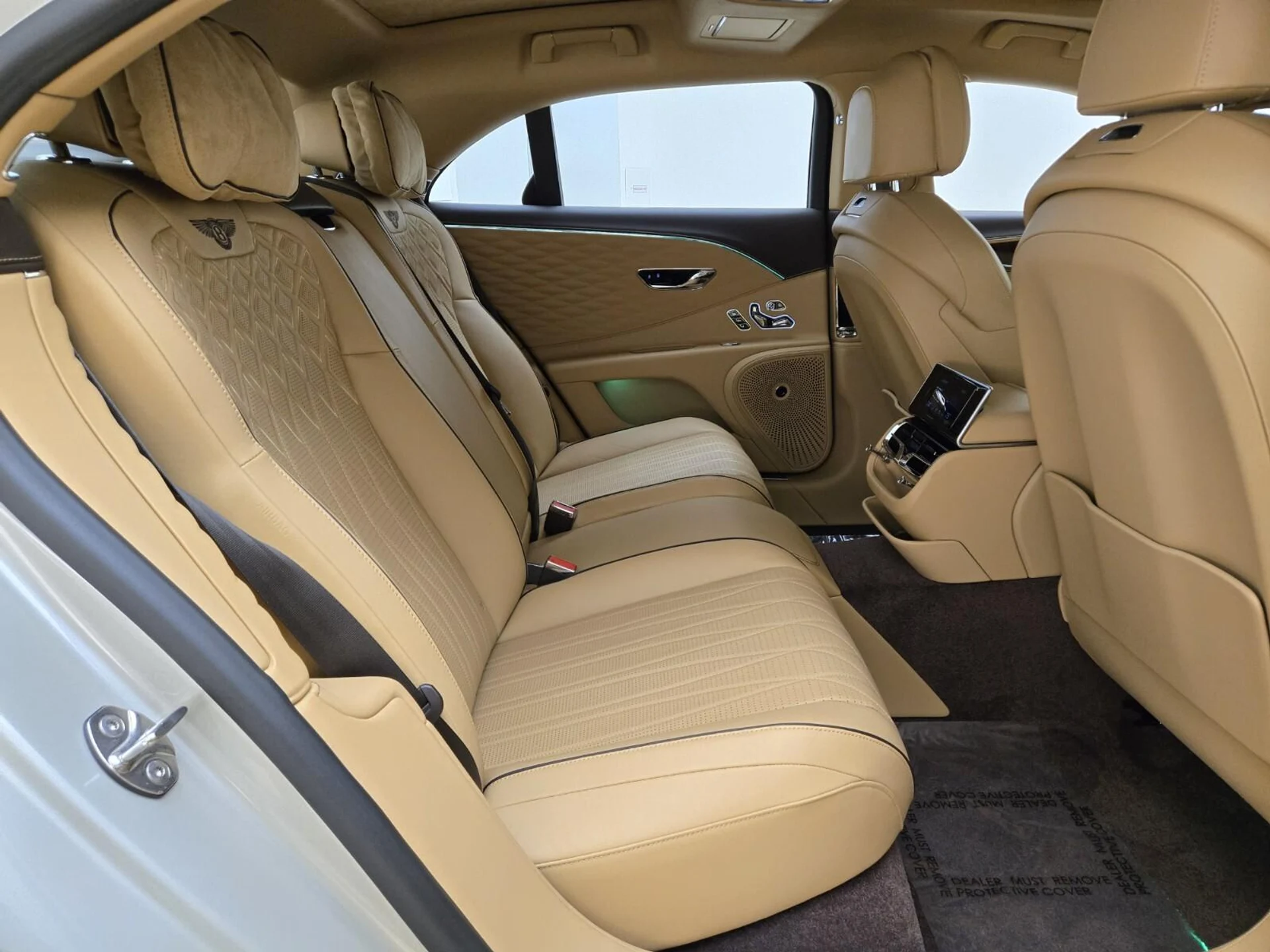 mph025_1713390211_Used_2022_Bentley_Flying_Spur_V8_1767077527_fd984d69af