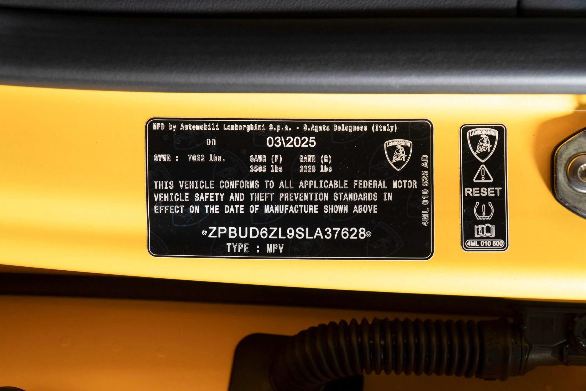 mph025_1716427306_Used_2025_Lamborghini_Urus_SE_1777525057_aeca20ef7e