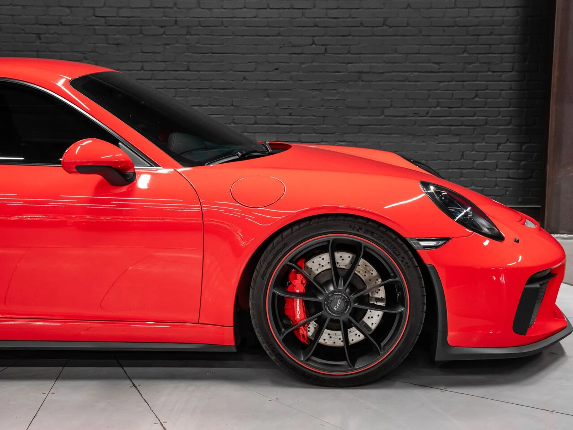 mph025_1717933424_porsche_911_2018_74910ea981