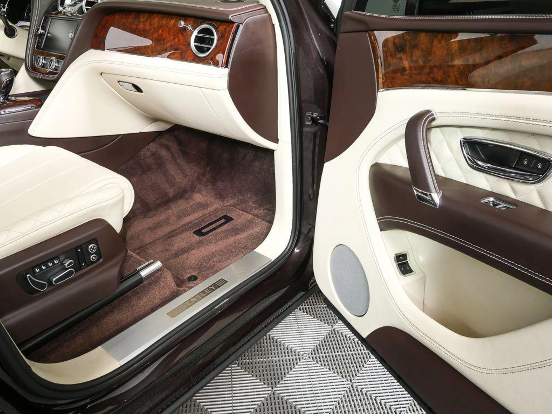 mph025_1722680616_8_Wo_MT_Jll_IHY_Py_A_Va_Sw_Ld2_C7g1_E_567fdd1566