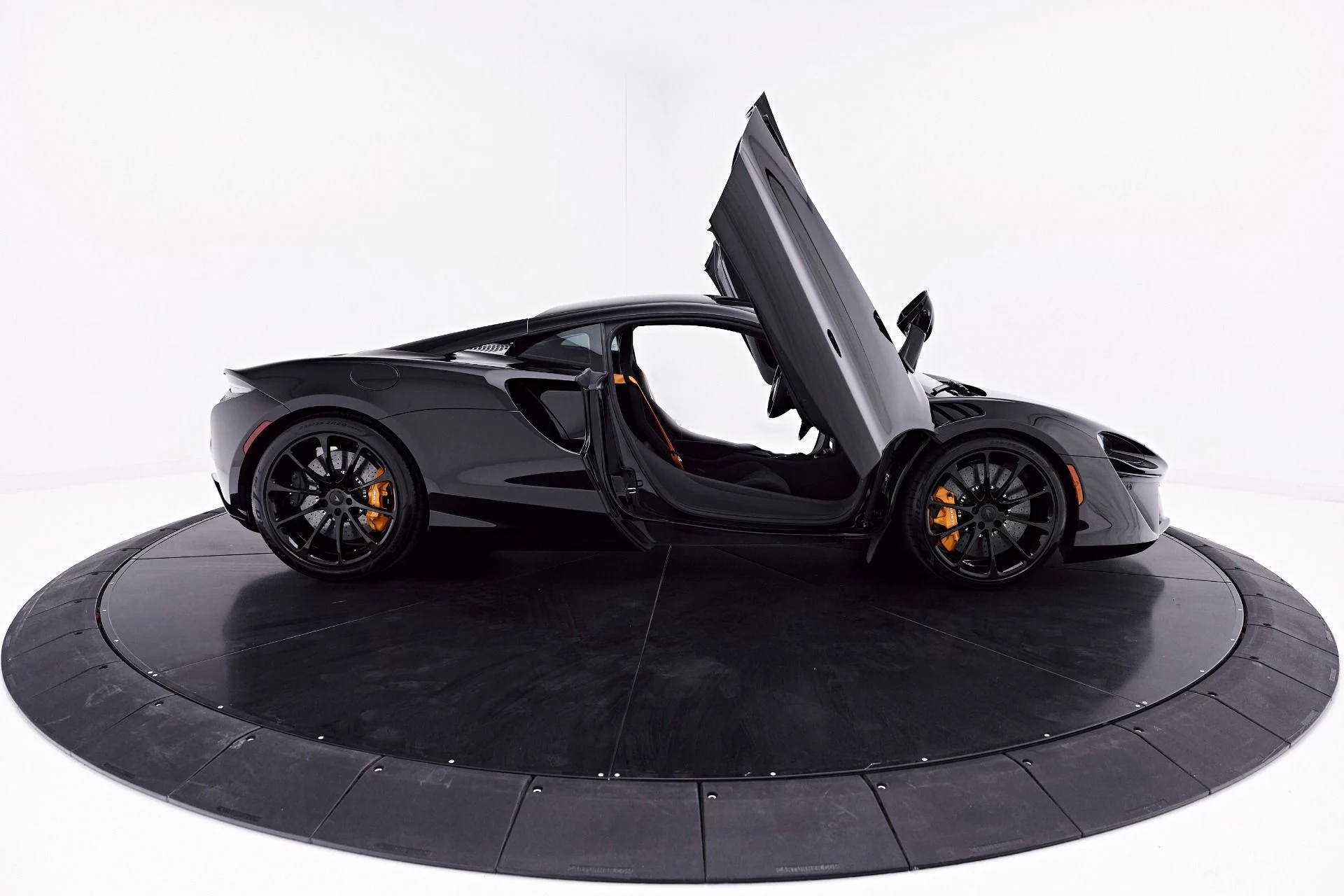 mph025_1722994541_Used_2026_Mc_Laren_Artura_Vision_1777507461_e18abd1df7