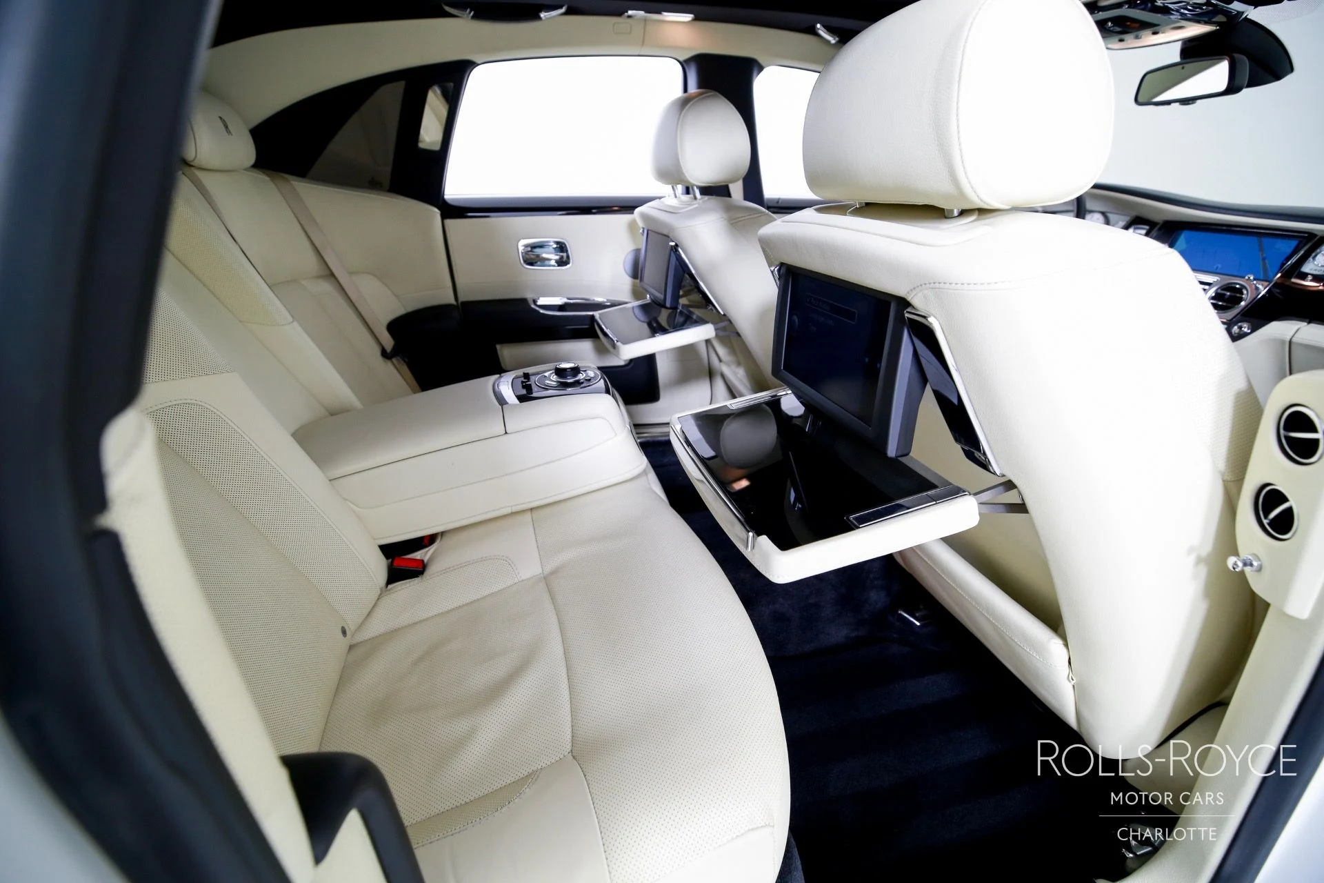 mph025_1725014516_Used_2012_Rolls_Royce_Ghost_1754583804_40237b84fb