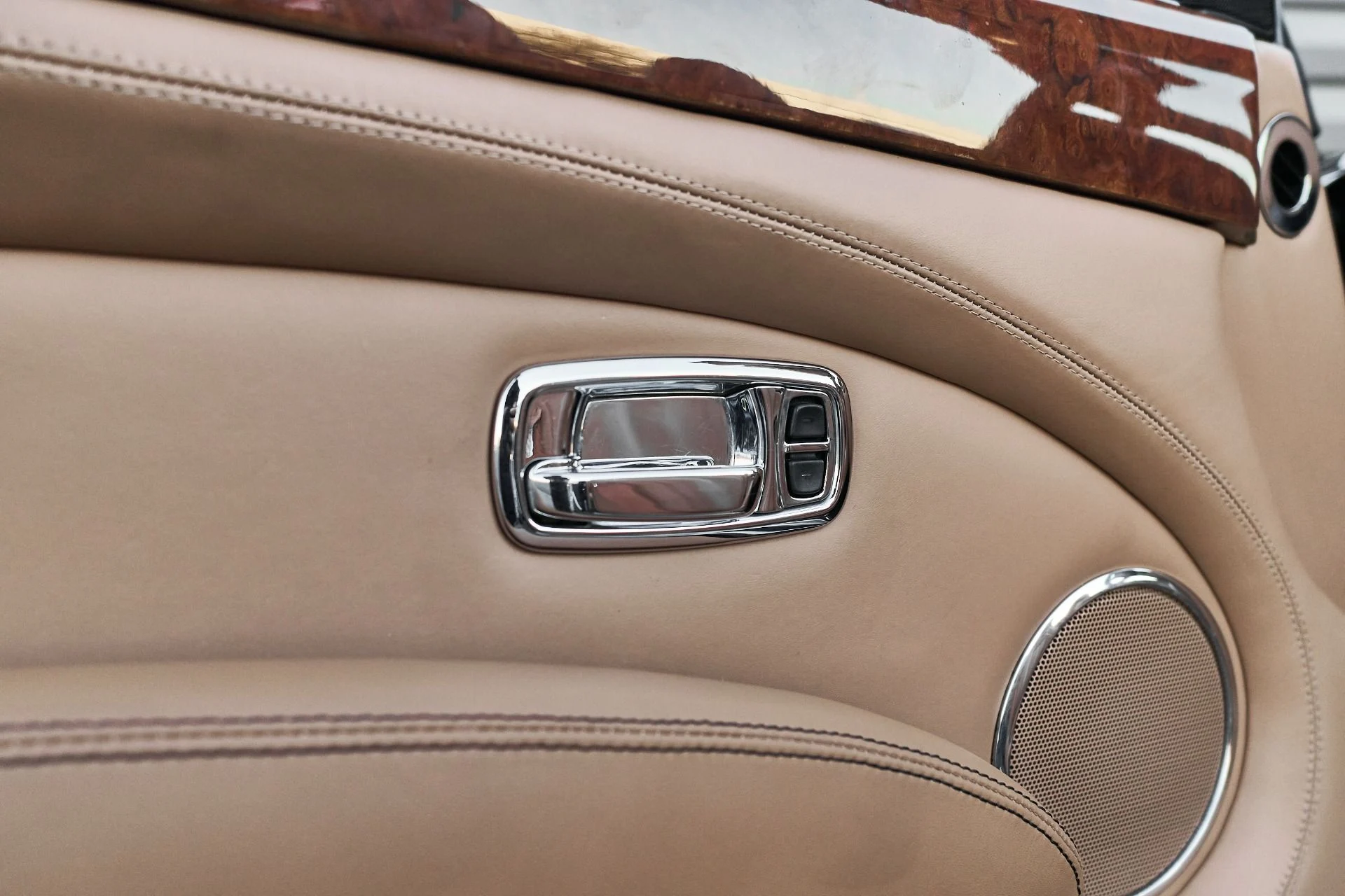 mph025_1728075314_Used_2009_Bentley_Azure_Base_1765906148_2829ea7885