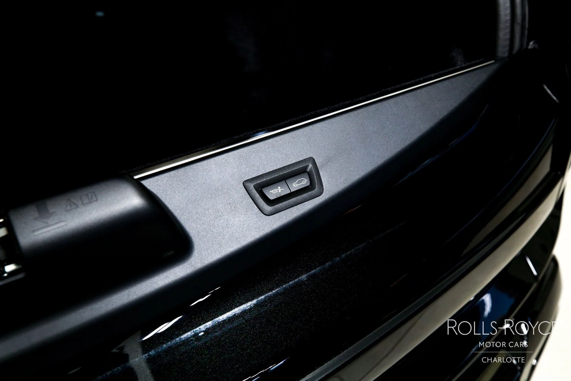 mph025_1728647628_Used_2025_Rolls_Royce_Black_Badge_Cullinan_1753299744_36b8c3d5c2
