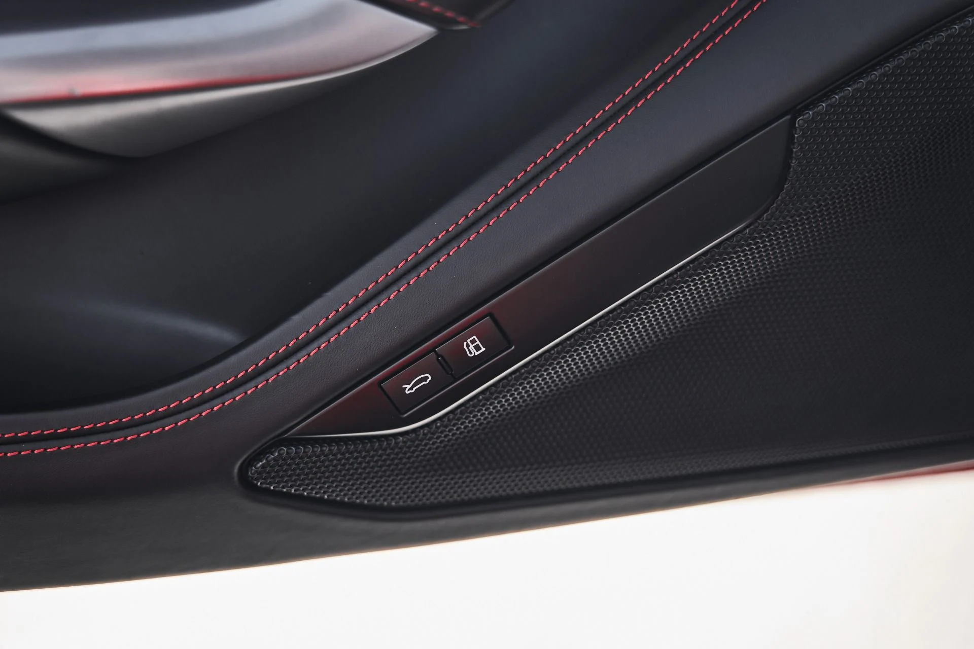 mph025_1738555420_Used_2023_Ferrari_F8_Spider_Base_1774742630_d9ba12a09a