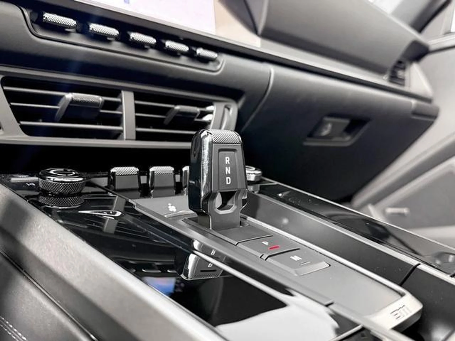 mph025_1741385179_VK_Rfh_Qzofo_Wq_Nkoy_Zgk_LOGE_5m_Pc_d90cb9cd70