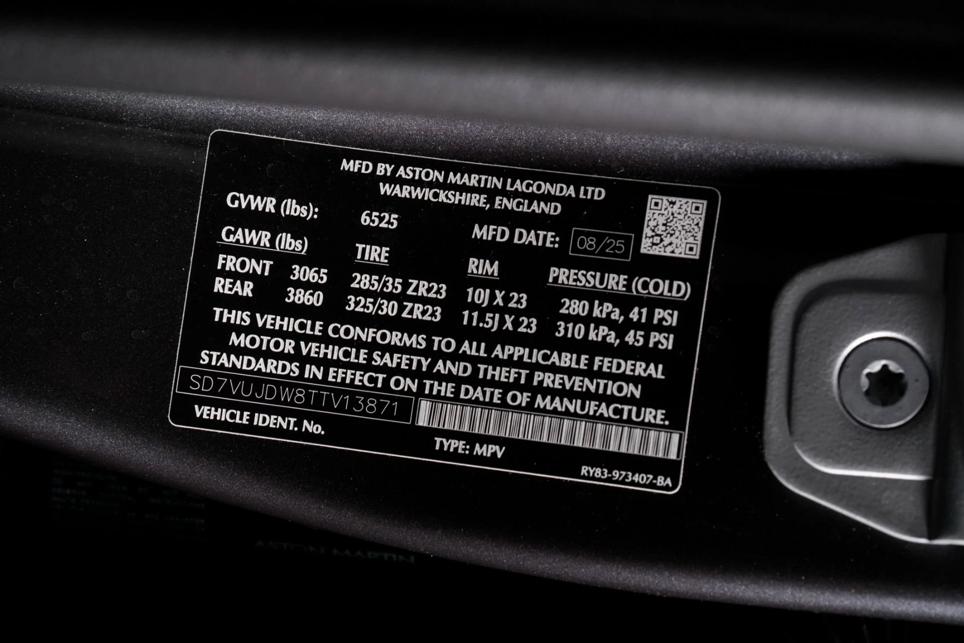 mph025_174146955_New_2026_Aston_Martin_DBX_707_1771009088_964b36aa10