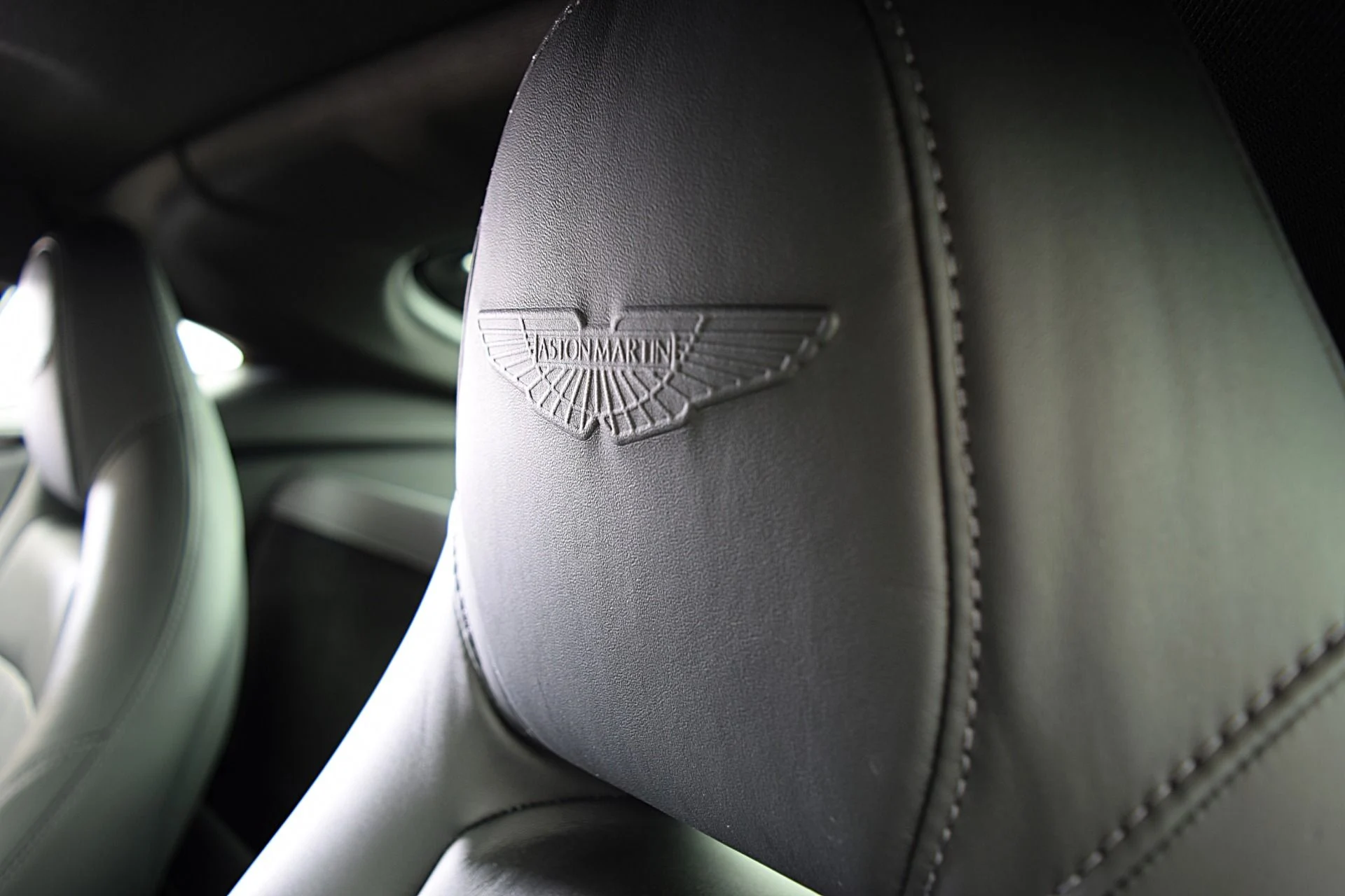 mph025_1741777169_Used_2023_Aston_Martin_Vantage_Coupe_4b811c7675