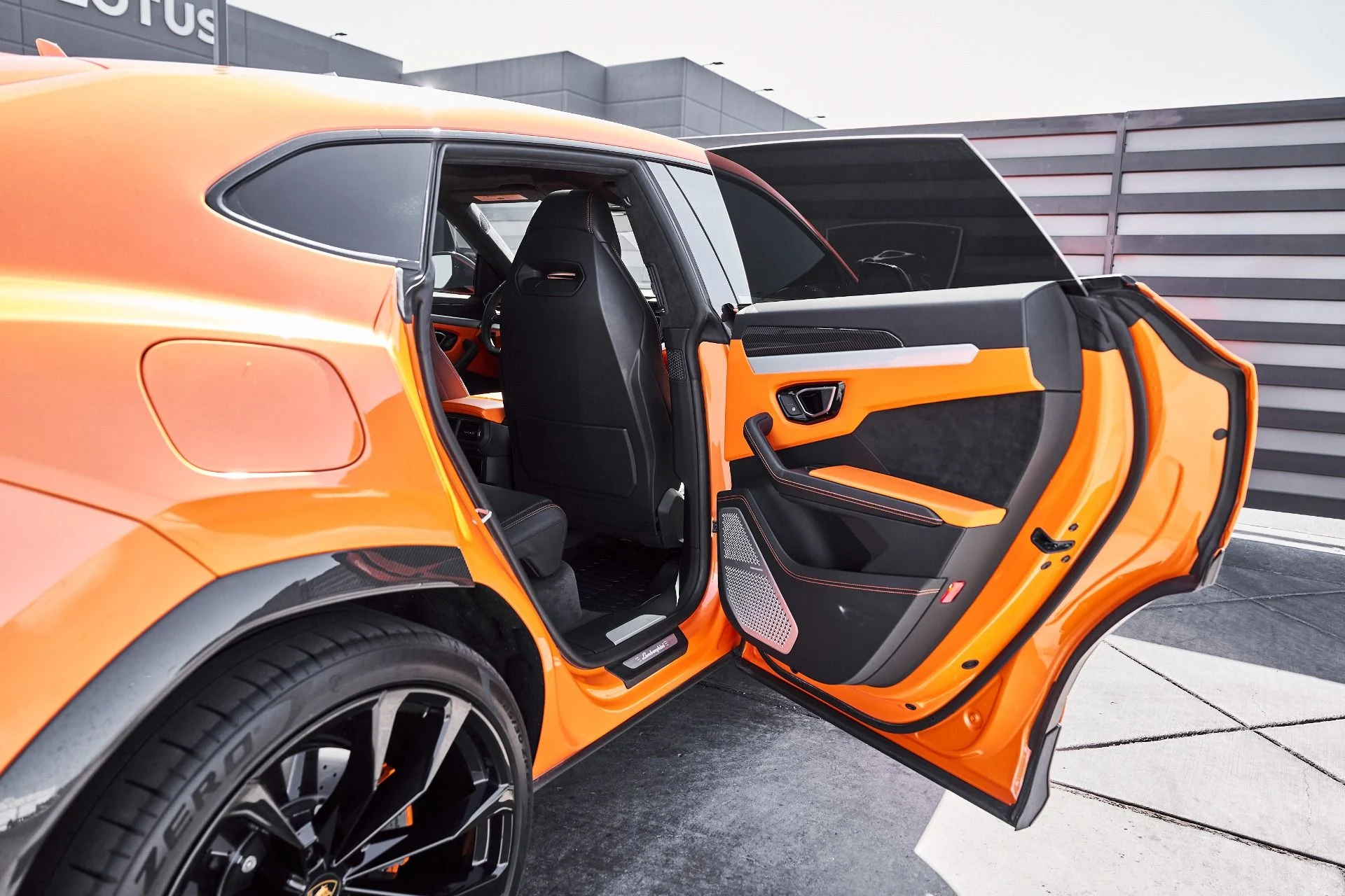 mph025_1741952737_Used_2022_Lamborghini_Urus_1778204416_31f00a31bd