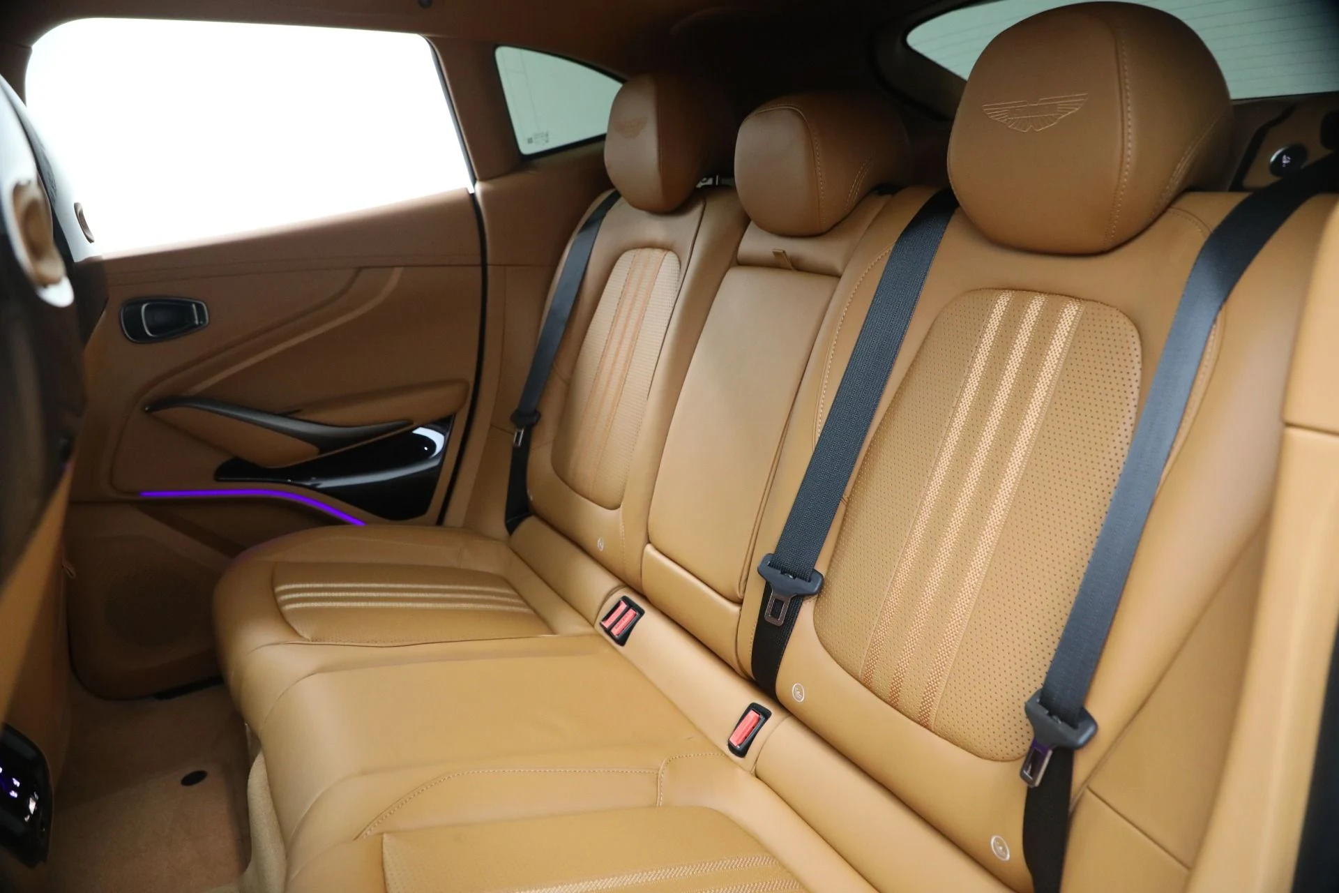 mph025_1751159384_New_2026_Aston_Martin_DBX_707_1770419667_0916cae492