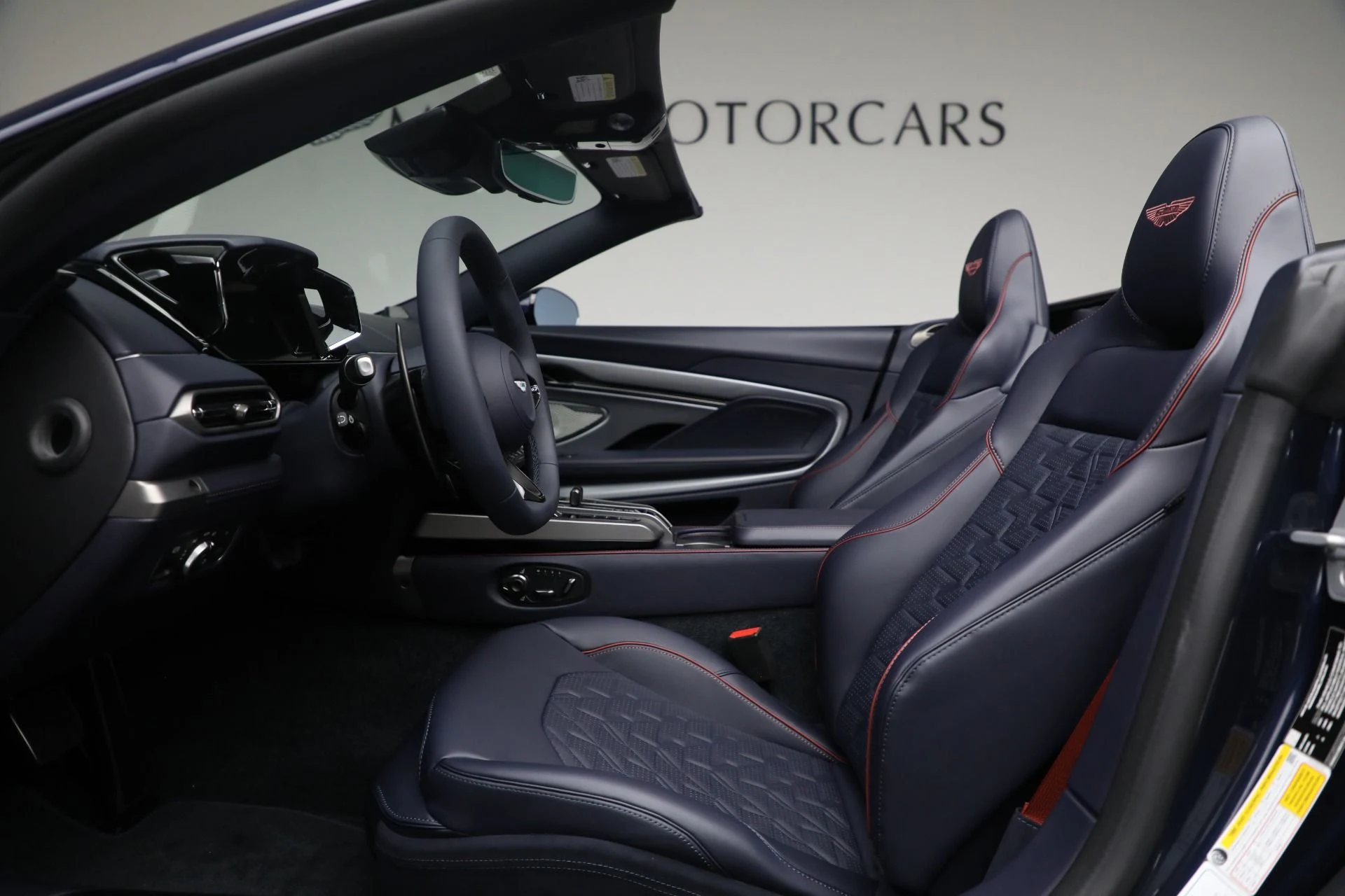 mph025_1751333180_New_2026_Aston_Martin_Vanquish_Volante_1762784341_90b1edfa00