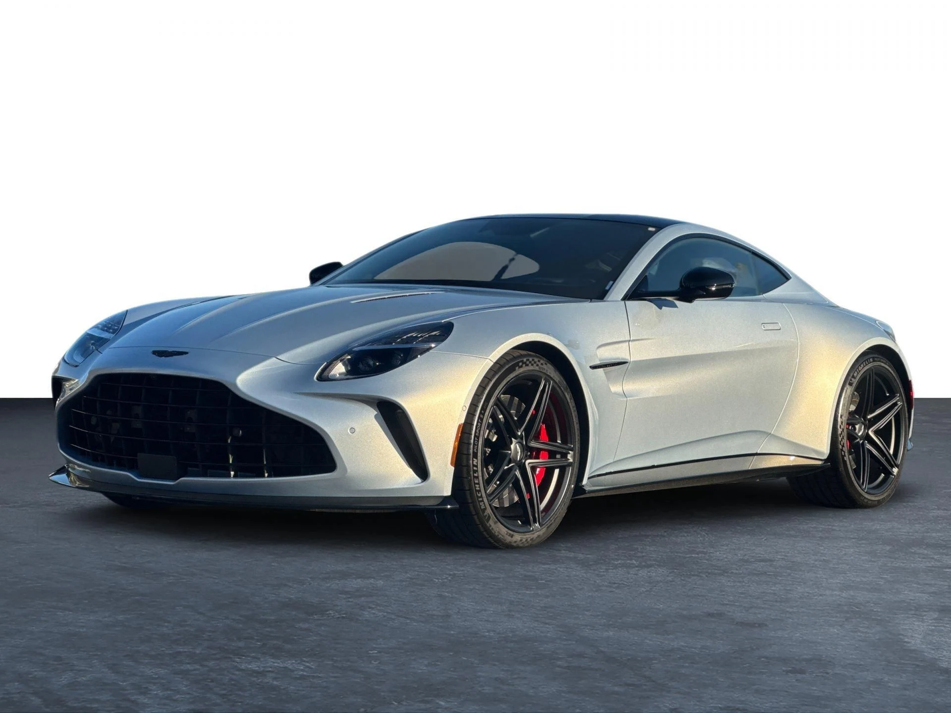mph025_1760831481_Used_2025_Aston_Martin_Vantage_1747424230_5b2e24e41a