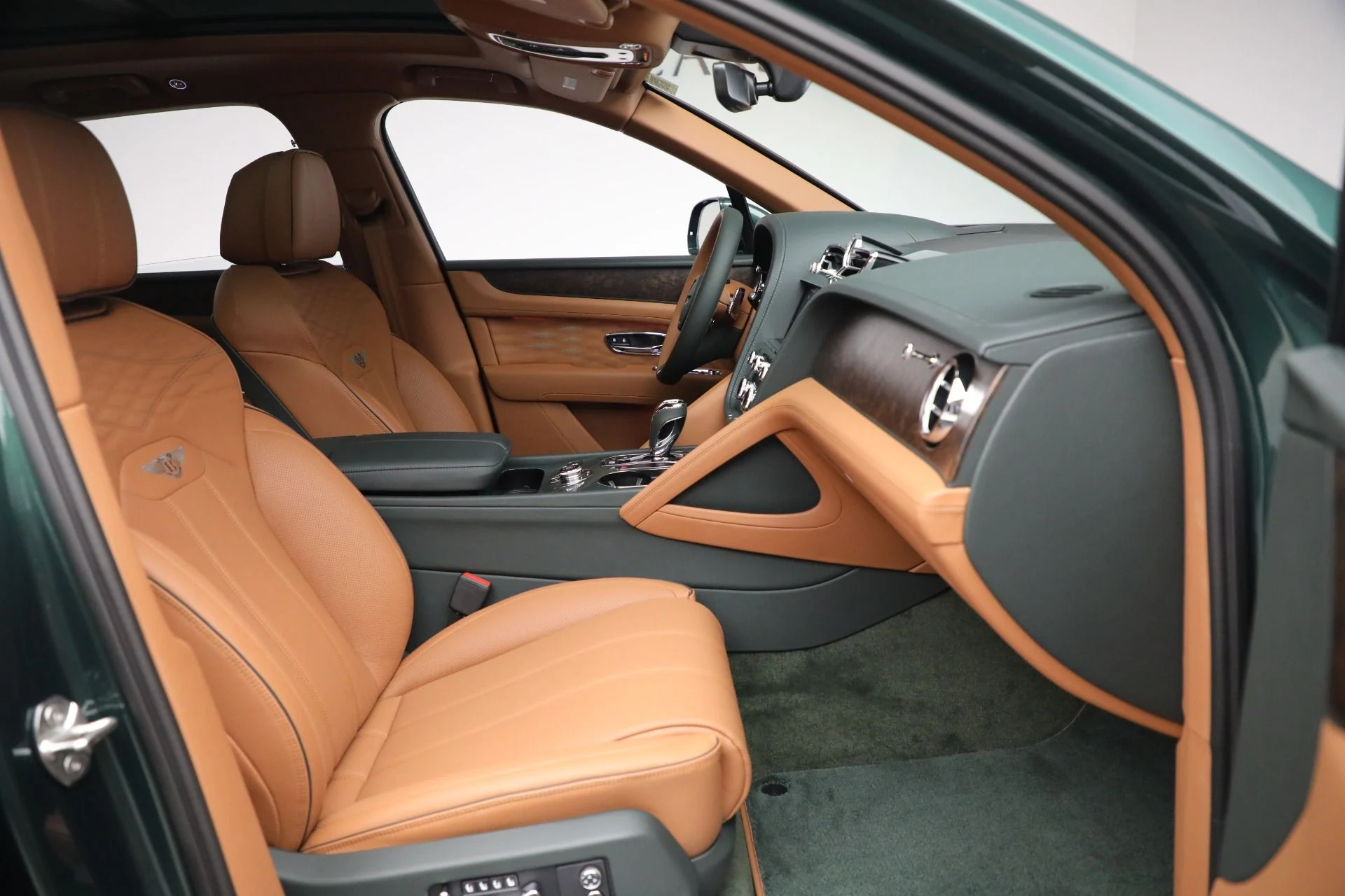 mph025_1769372228_New_2025_Bentley_Bentayga_Atelier_V8_d020c7f7eb