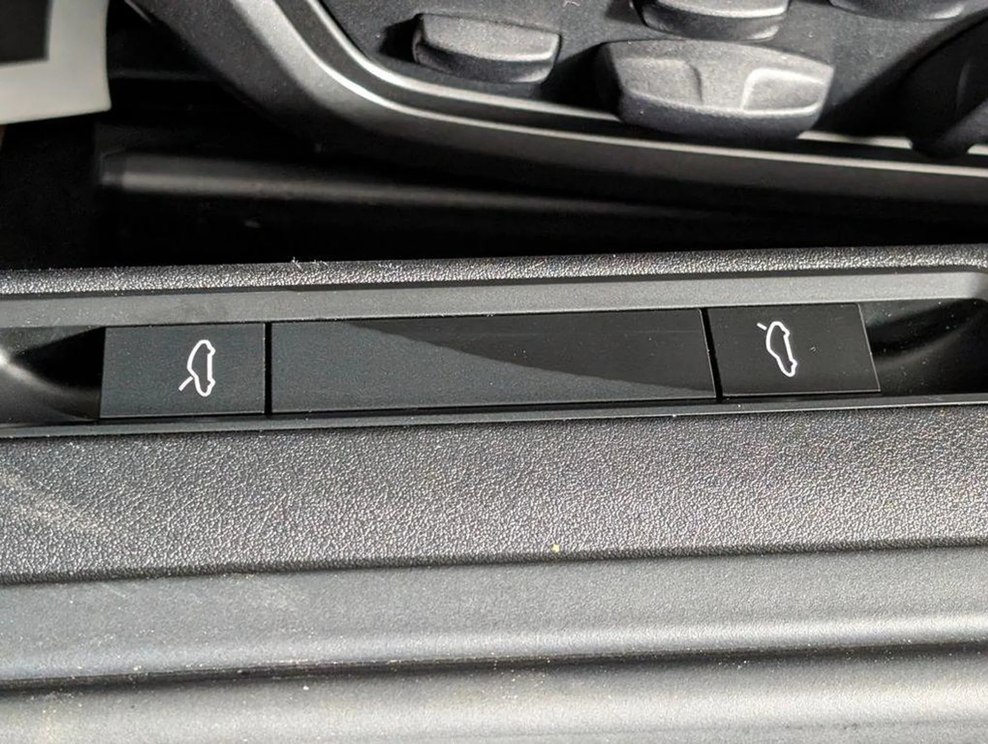 mph025_1779573429_cpy_Sjeja_MZ_2_J_Ii_J5_XB_Ln_S_KE_Ln_A_49970e7aca