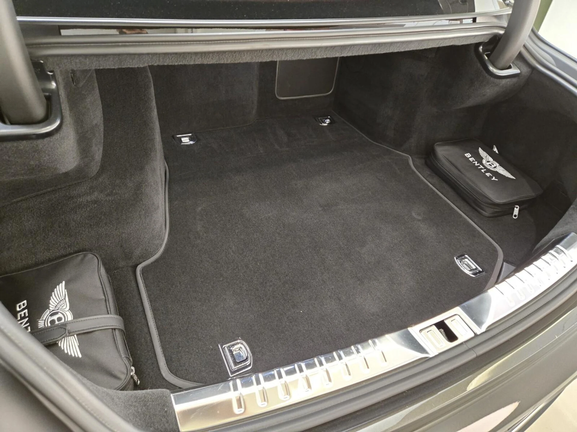 mph025_1781502288_Used_2023_Bentley_Flying_Spur_Hybrid_Odyssean_Edition_1777355028_fdc460dced