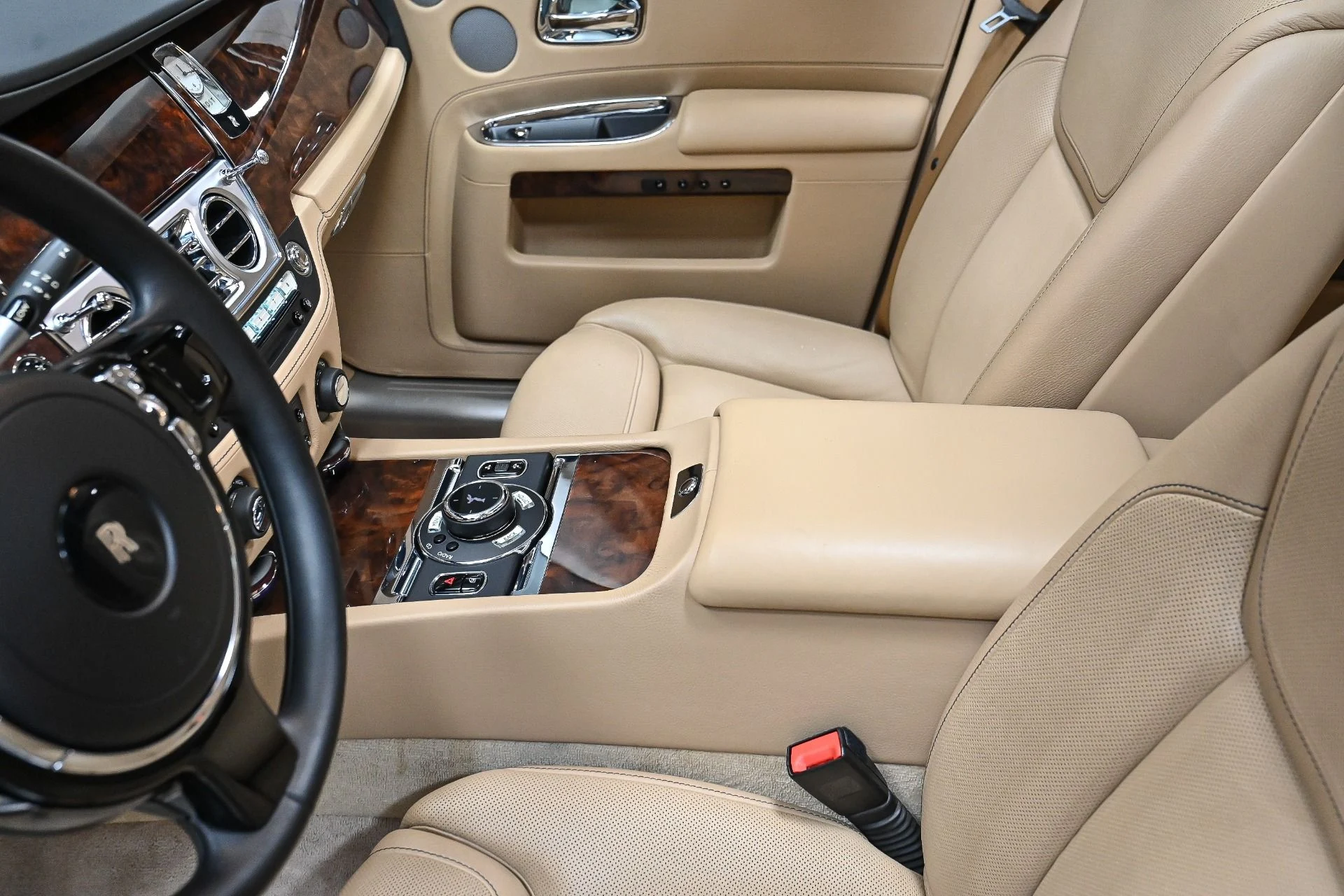 mph025_1792657181_Used_2017_Rolls_Royce_Ghost_1749695060_daaff954d8
