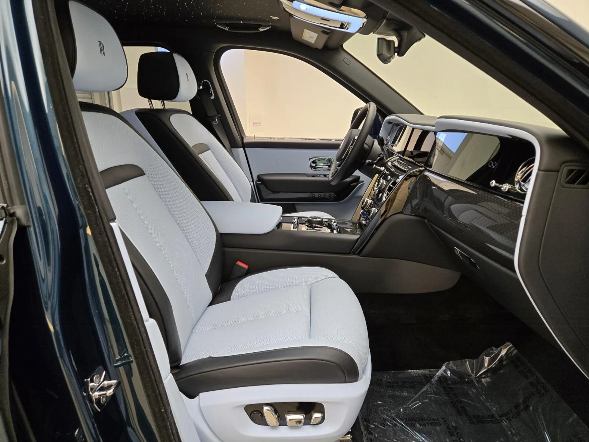 mph025_1798736608_Used_2025_Rolls_Royce_Cullinan_Black_Badge_1770446944_0e69e29c92