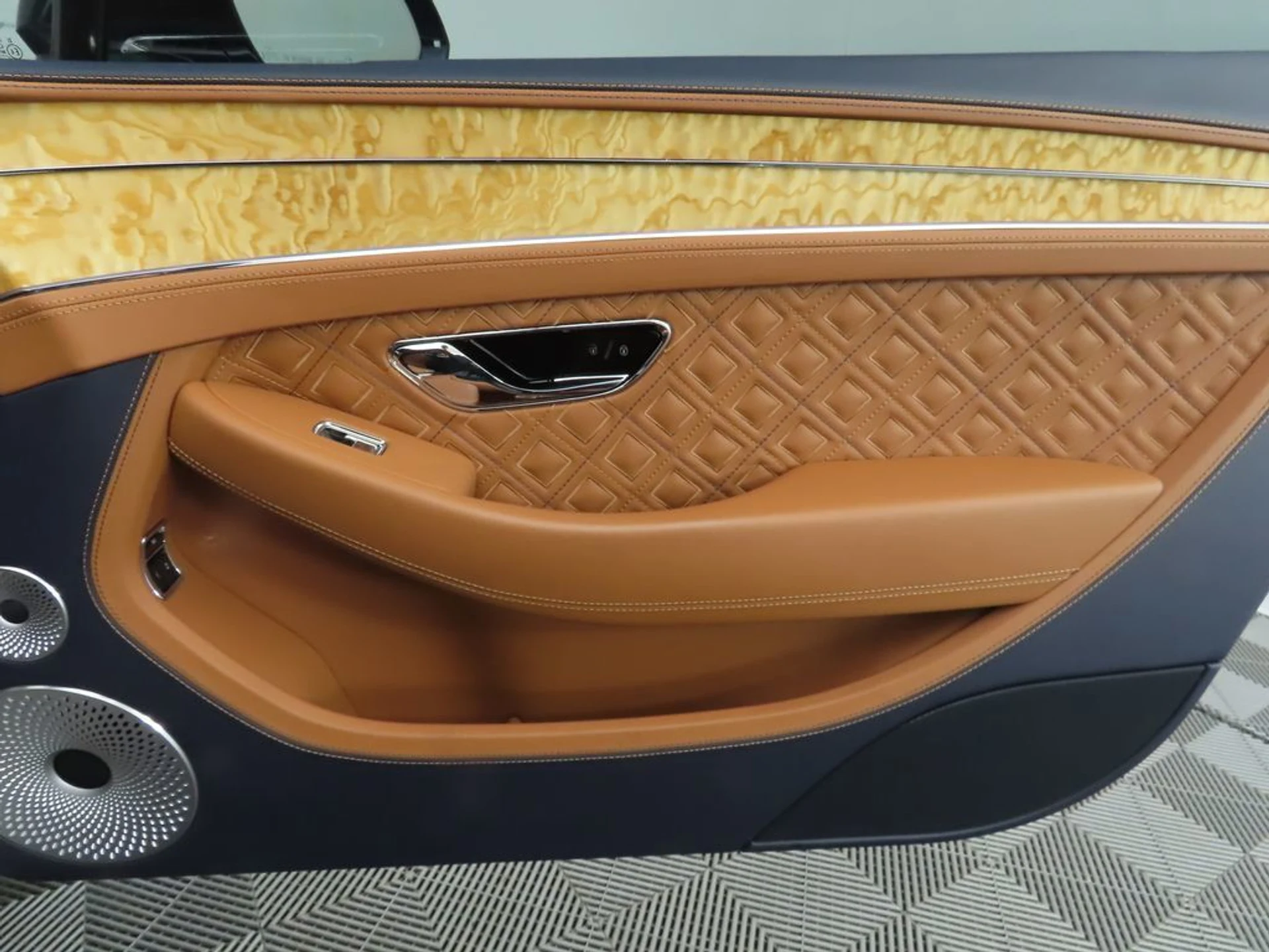 mph025_1805170337_used_2020_bentley_continental_gtv8firsteditioncoupe_8119_22954183_26_1024_8a48dbf360