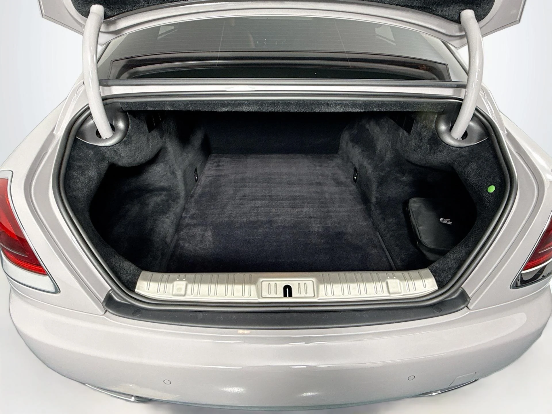 mph025_1814520977_Used_2021_Rolls_Royce_Wraith_1783366753_9f3af6cab6