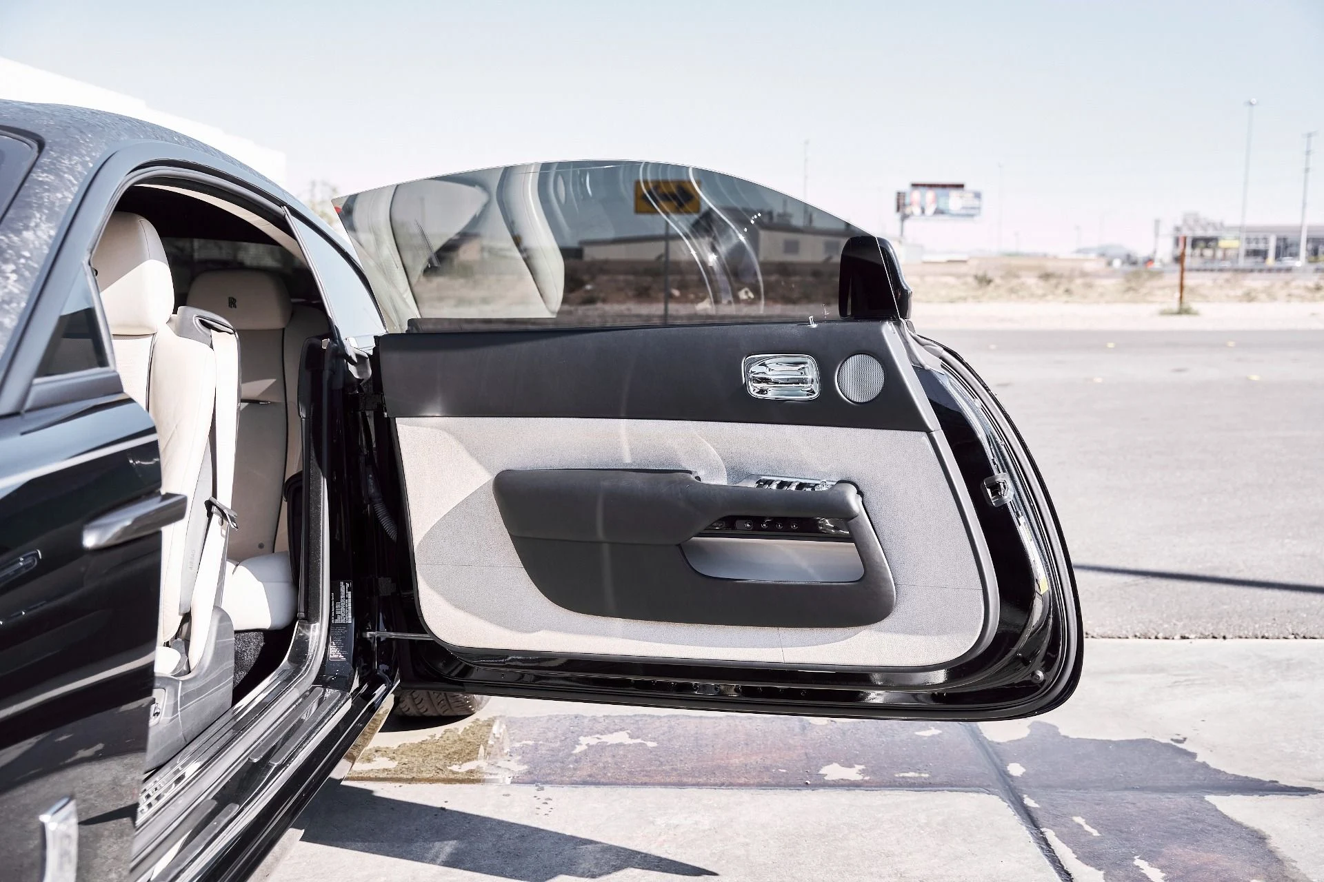 mph025_1816035795_Used_2015_Rolls_Royce_Wraith_1770669823_f57bead2df