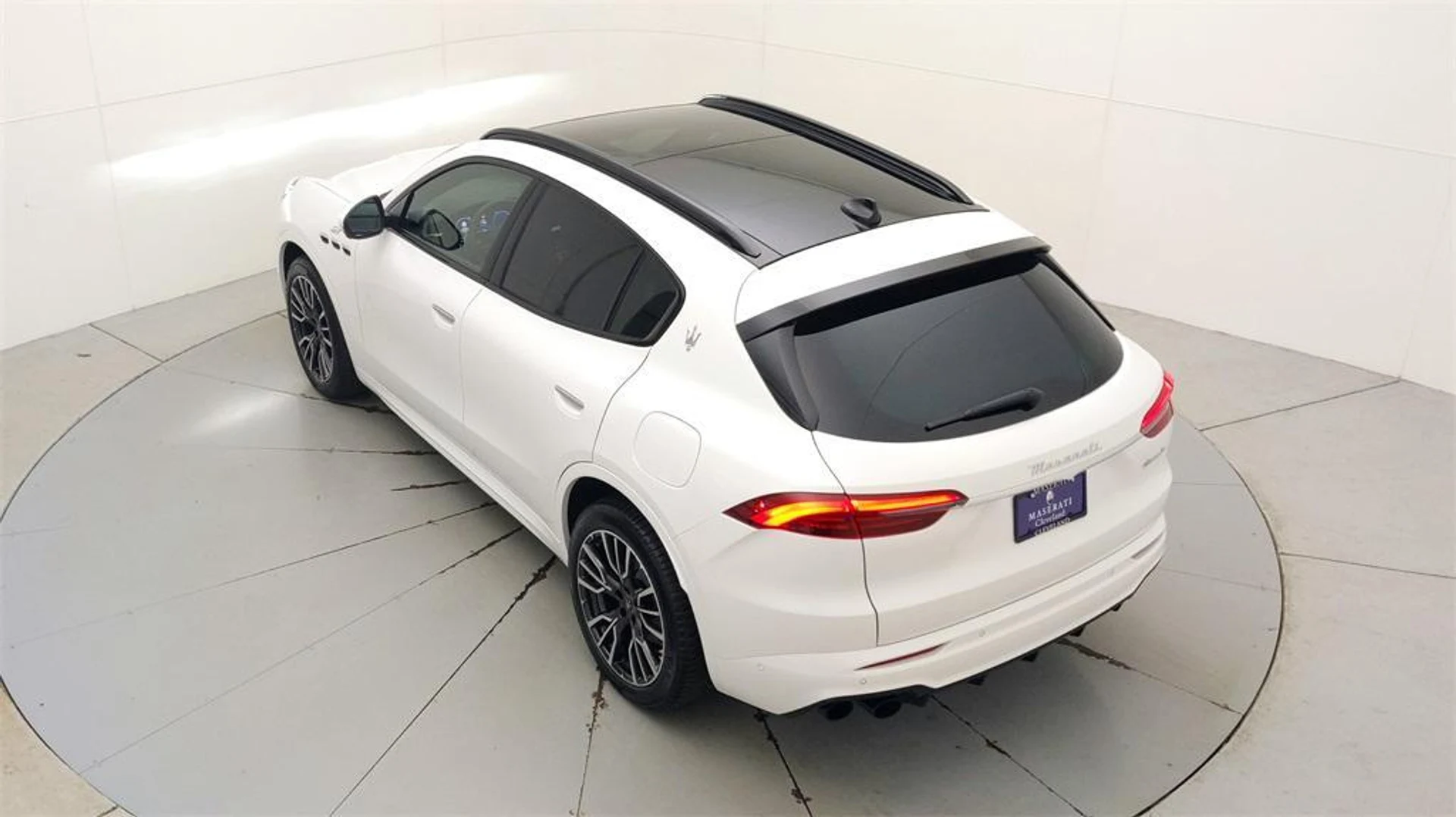 mph025_1816894503_9_P_Pgn_Krd97_YG_Hz8_Fh_Q3_T_Dfl_M6_M_4cb7a38043