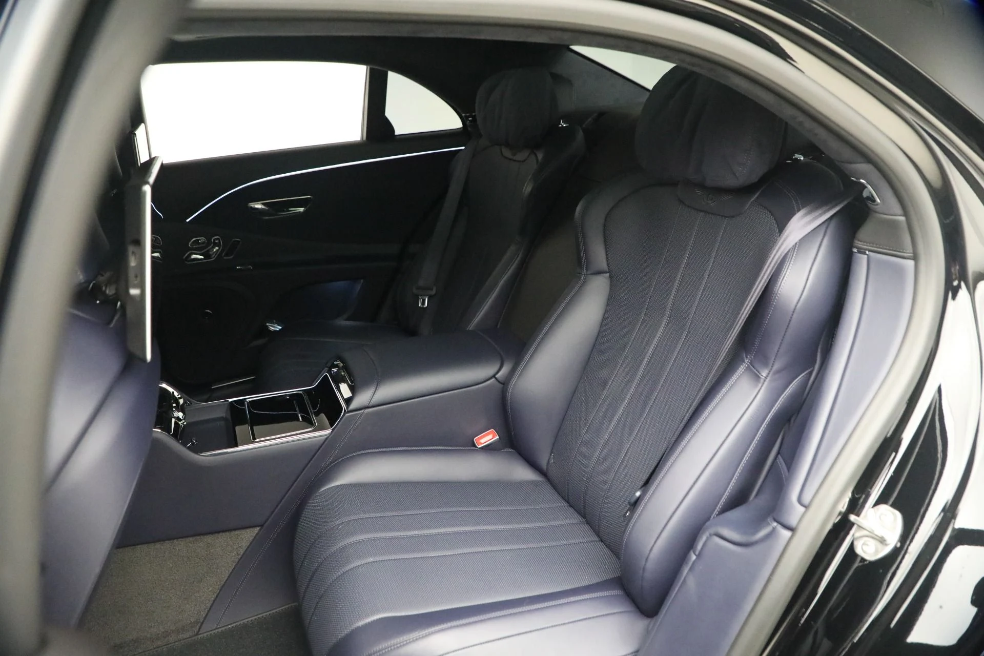 mph025_1819930893_Used_2023_Bentley_Flying_Spur_V8_1770152797_82e6d22bc0