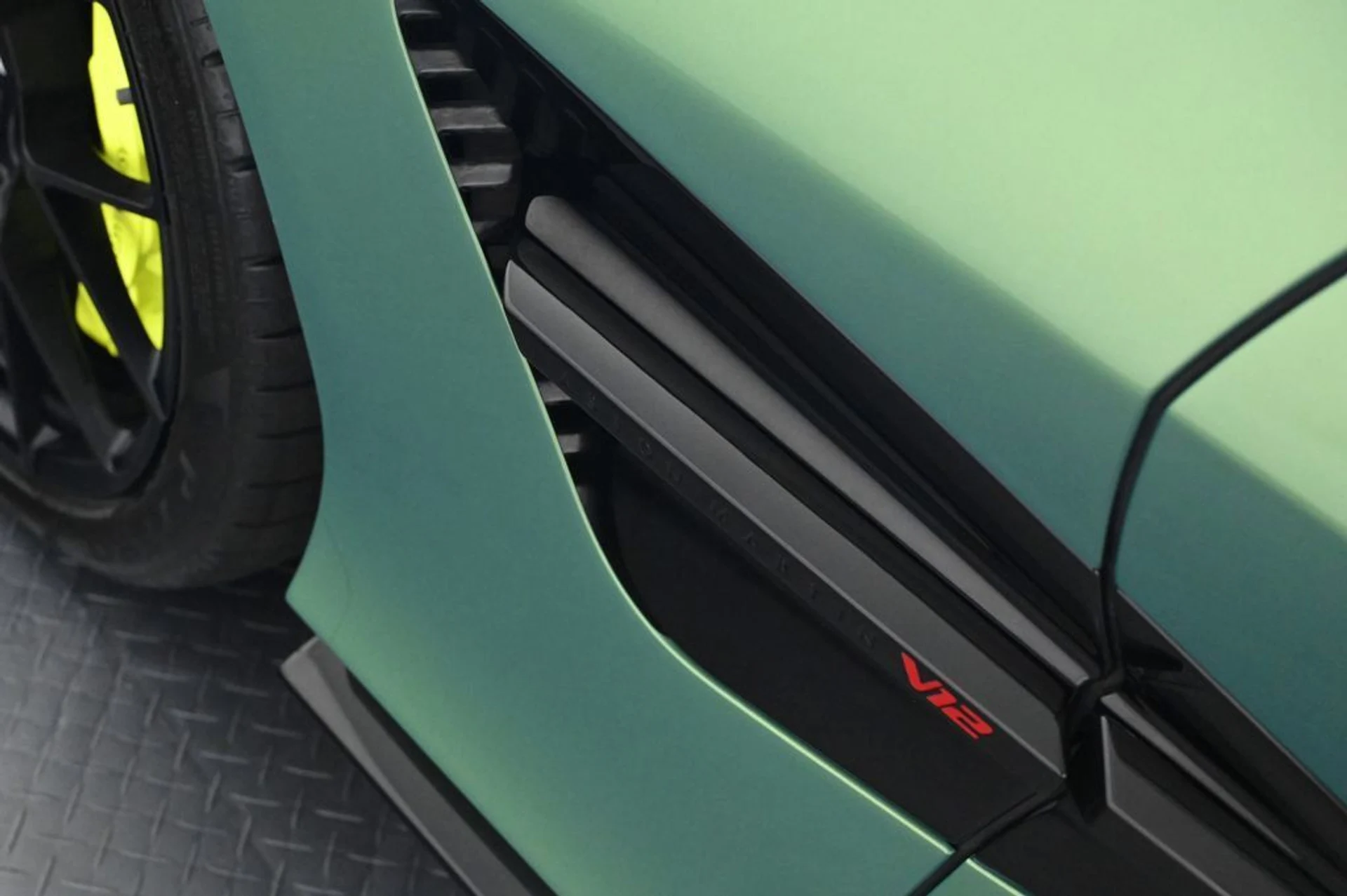 mph025_1828680497_new_2026_aston_martin_vanquish_volante_11350_22992982_26_1024_a9271c10b6