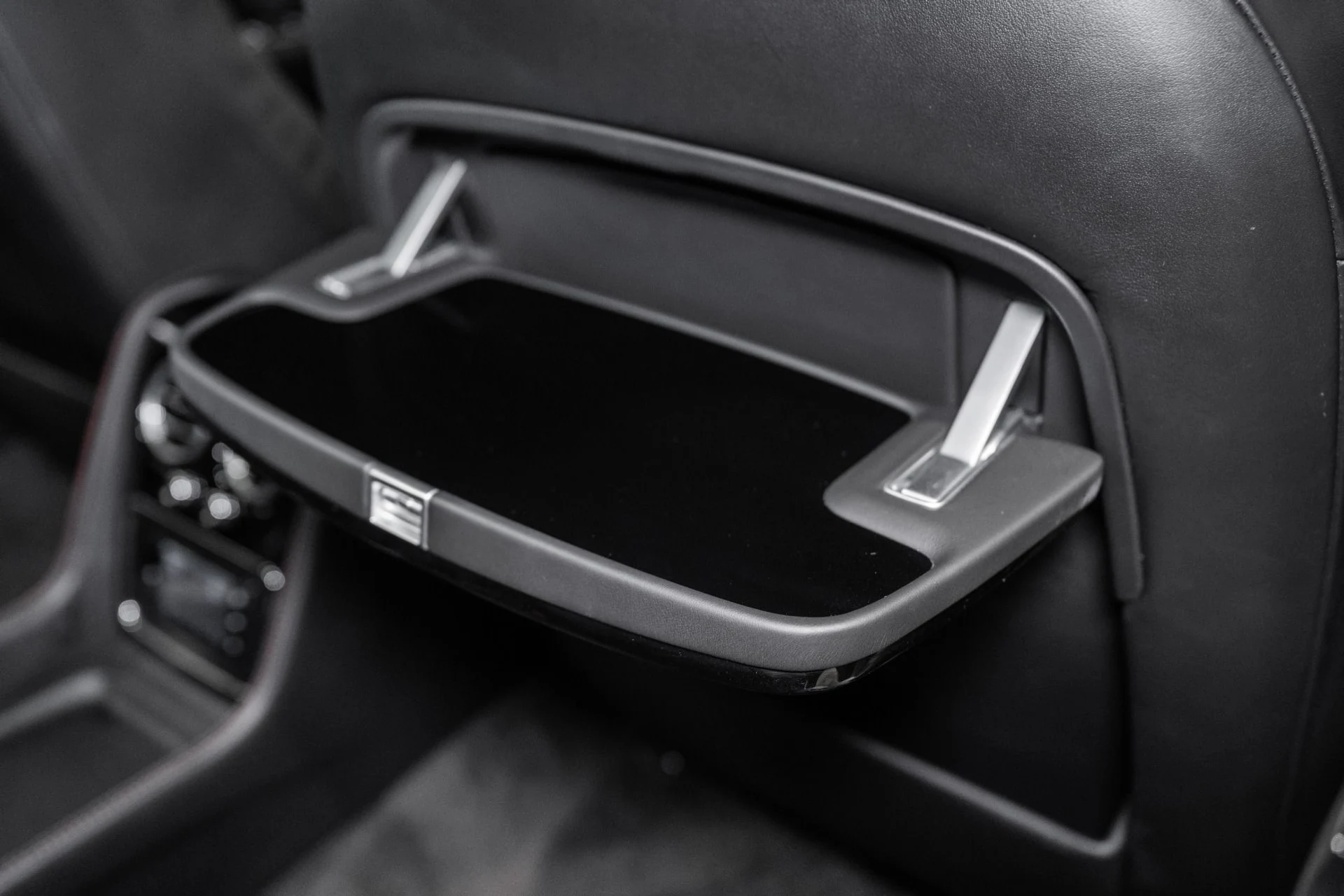 mph025_1829520926_Used_2014_Bentley_Flying_Spur_1764428362_465f3b372a