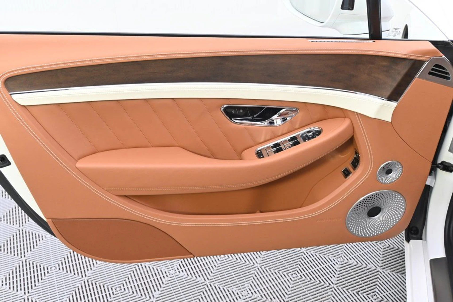 mph025_1830823401_514ddd7ce6944a3dae1f339f4a91226e_db40d65180