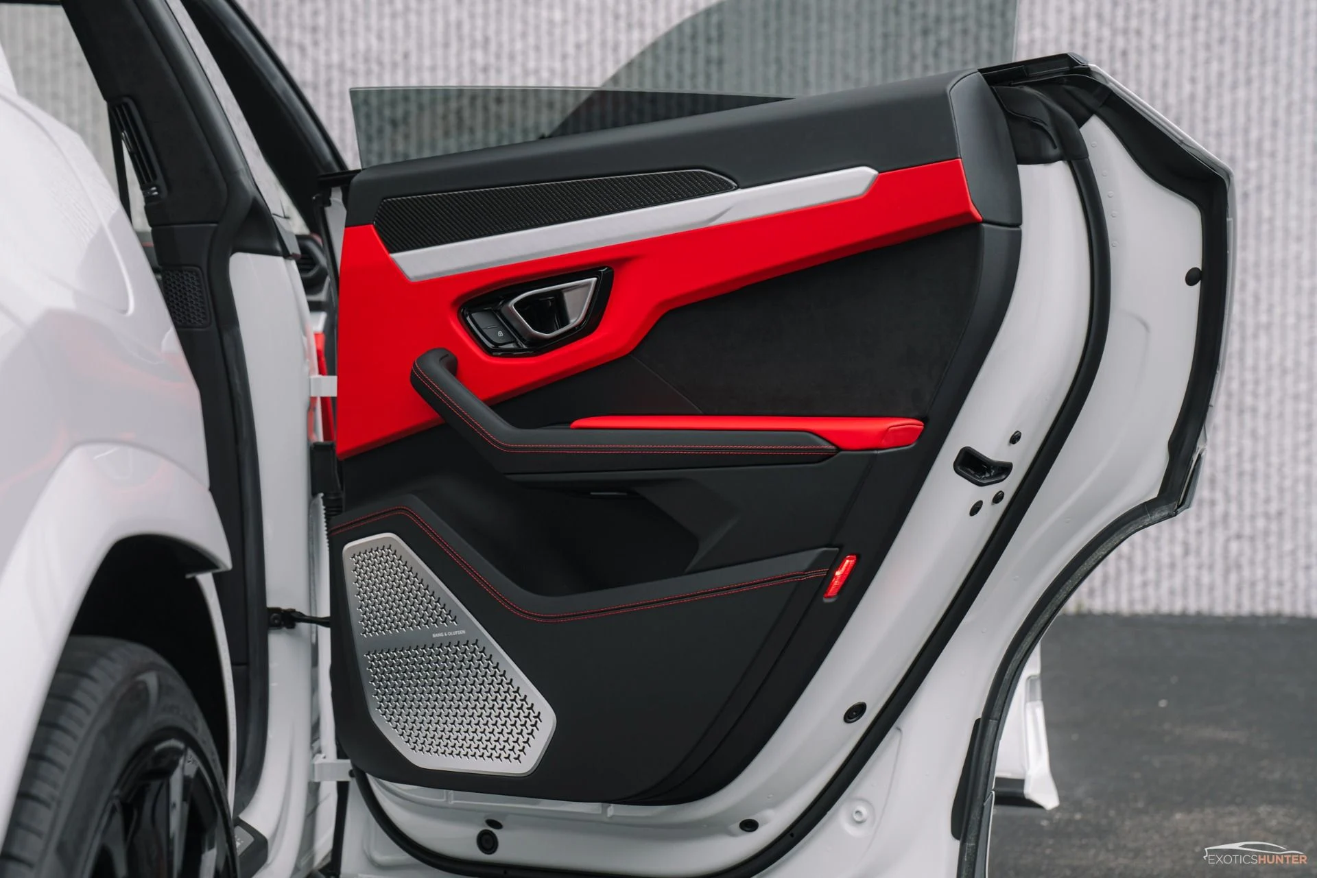 mph025_1833257604_Used_2021_Lamborghini_Urus_1762814968_9b4bac390d