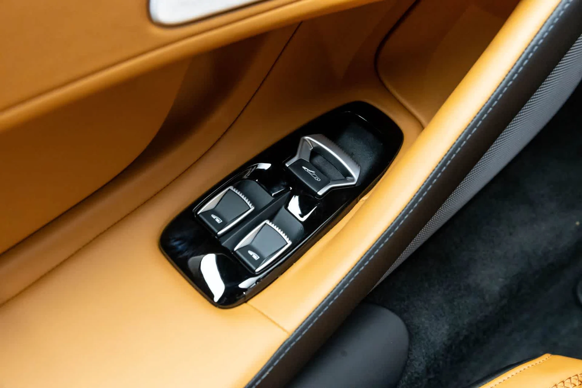 mph025_1834422730_26_7e5deb016b